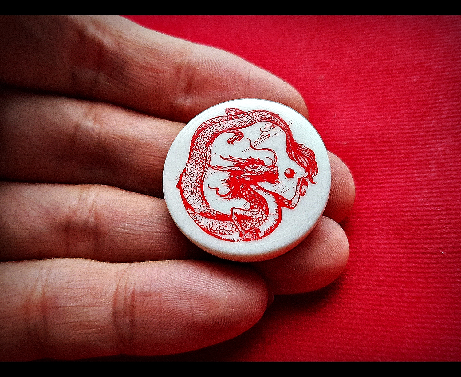 เหรียญมังกร ถือลูกแก้วสารพัดนึก เนื้อพอร์ชเลน(เซรามิก) ปี2563 #รับประกันแท้