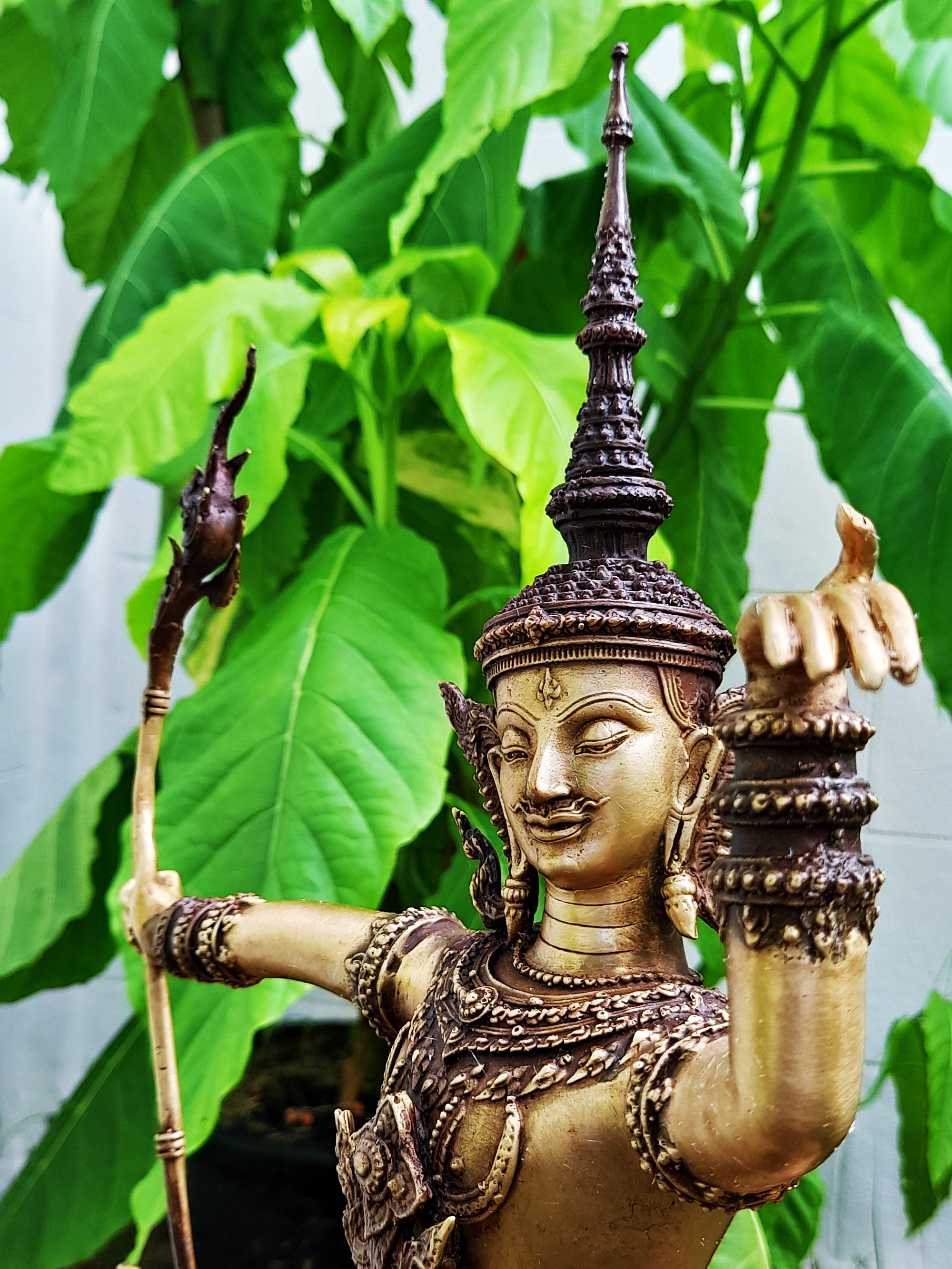 รูปหล่อ พระลักษณ์ หน้าทอง(สวมมงกุฎชฎา ถืออาวุธคู่กาย คันศรธนู พญานาค เหน็บพระขรรค์) ปางเทวดาทรงเครื่องยศชุดไทย เนื้อทองเหลือง งานระเอียด (องค์ใหญ่ขนาดตั้งบูชา สูง16นิ้ว) #เข้าพิธีบวงสรวงปลุกเสก แล้ว ปี2564 #รับประกันแท้