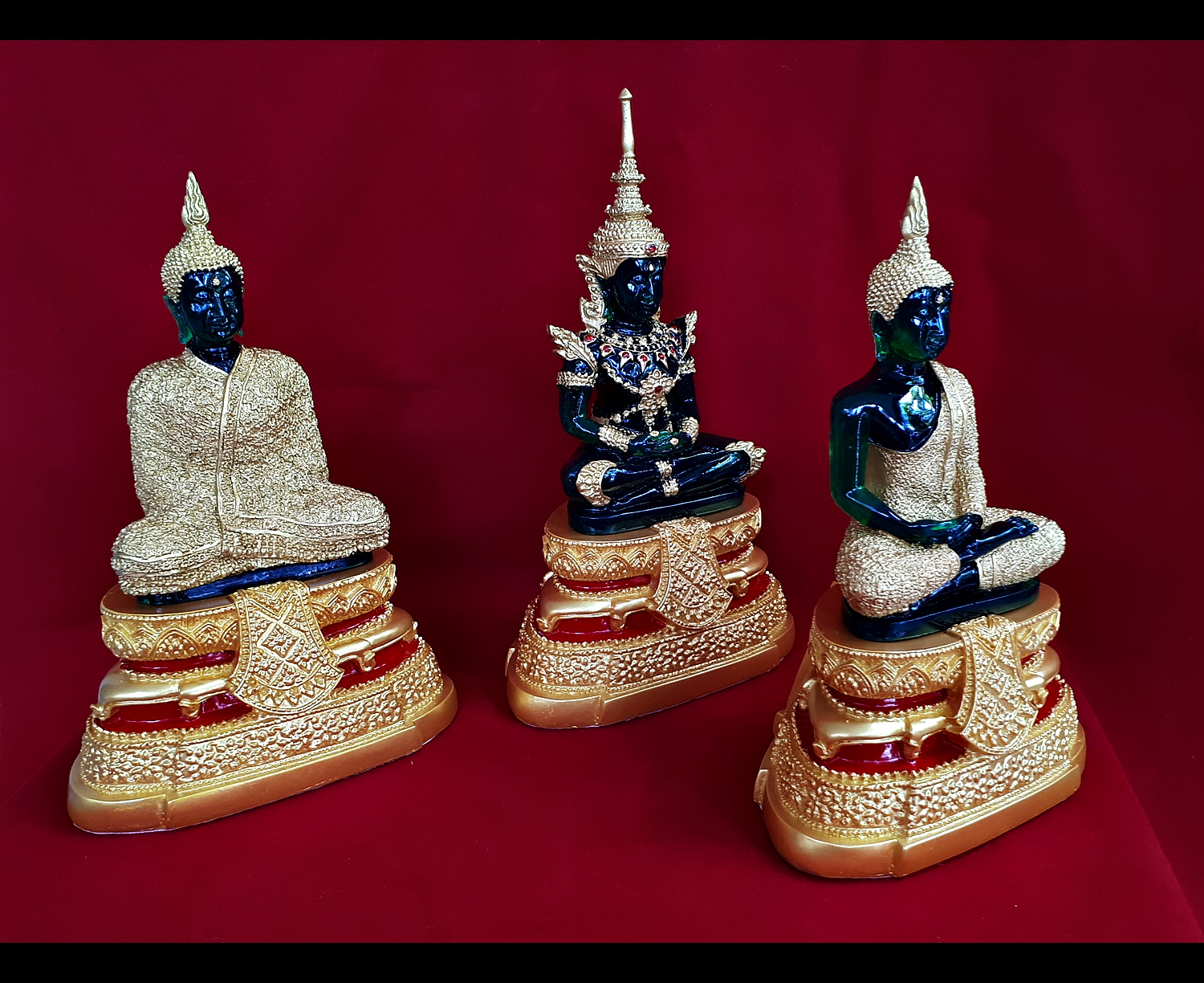 พระแก้วมรกต 3ฤดู ปาง ฤดูหนาว ฤดูร้อน ฤดูฝน พระพุทธรูปขนาดบูชา ขนาด 9นิ้ว เนื้อเรซิ่น ลงสีทอง