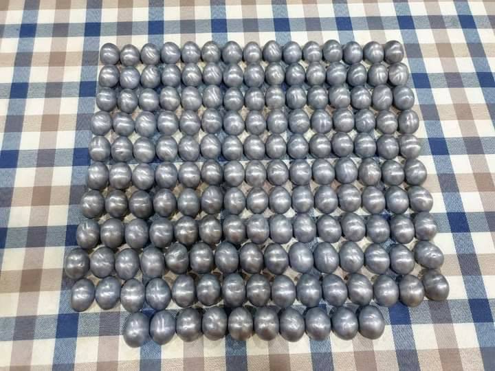 เบี้ยแก้ สารพัดกัน รุ่น2 (หลวงพ่อเล็ก จารยันต์มือ) (เข้ากรรมฐาน3วัน พระพุทธเจ้า 28 พระองค์ เมตตาสงเคราะห์, บรรจุปรอทสำเร็จ, จารมือ, คัดเบี้ย32ซี่) ปี2563 - หลวงพ่อเล็ก วัดท่าขนุน