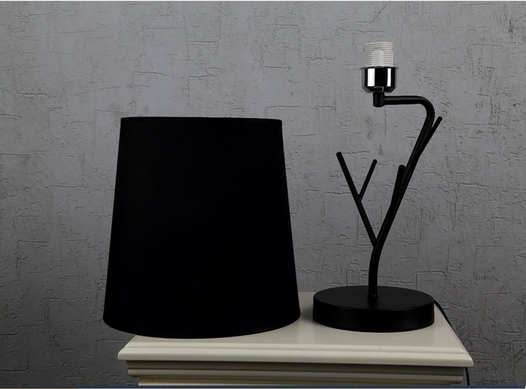 โคมไฟตั้งโต๊ะโมเดิร์นลายกิ่งไม้ สีดำ,สีขาว [T002]