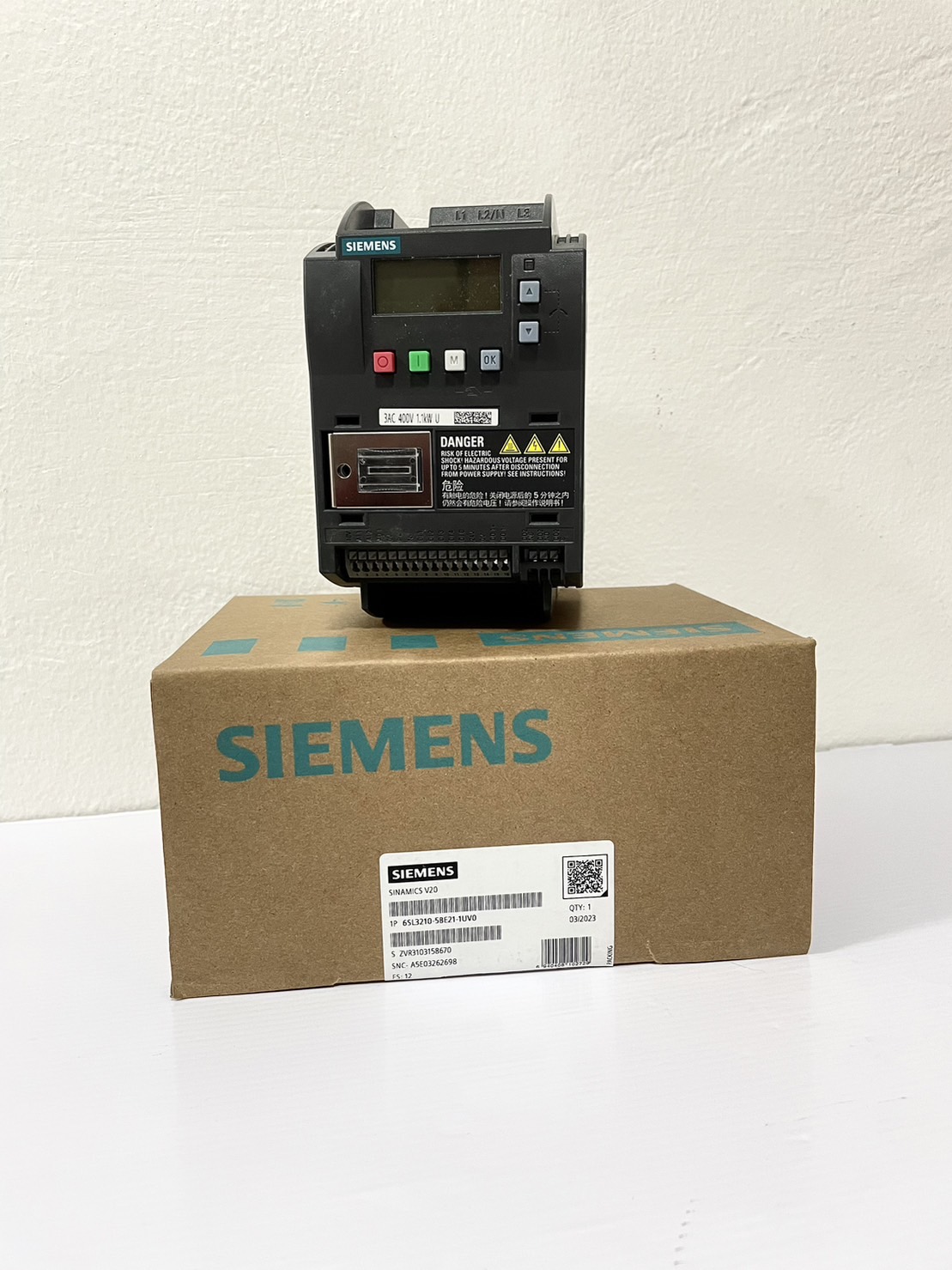 SIEMENS SINAMICS V20 Model: 6SL3210-5BE21-1UV0 1.1KW 380V