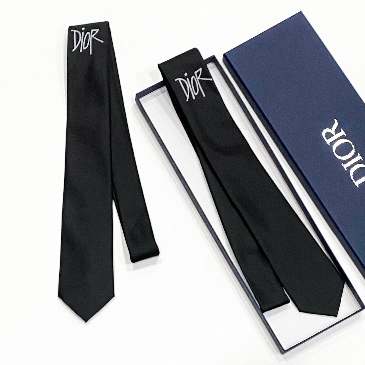 เนคไท di necktie