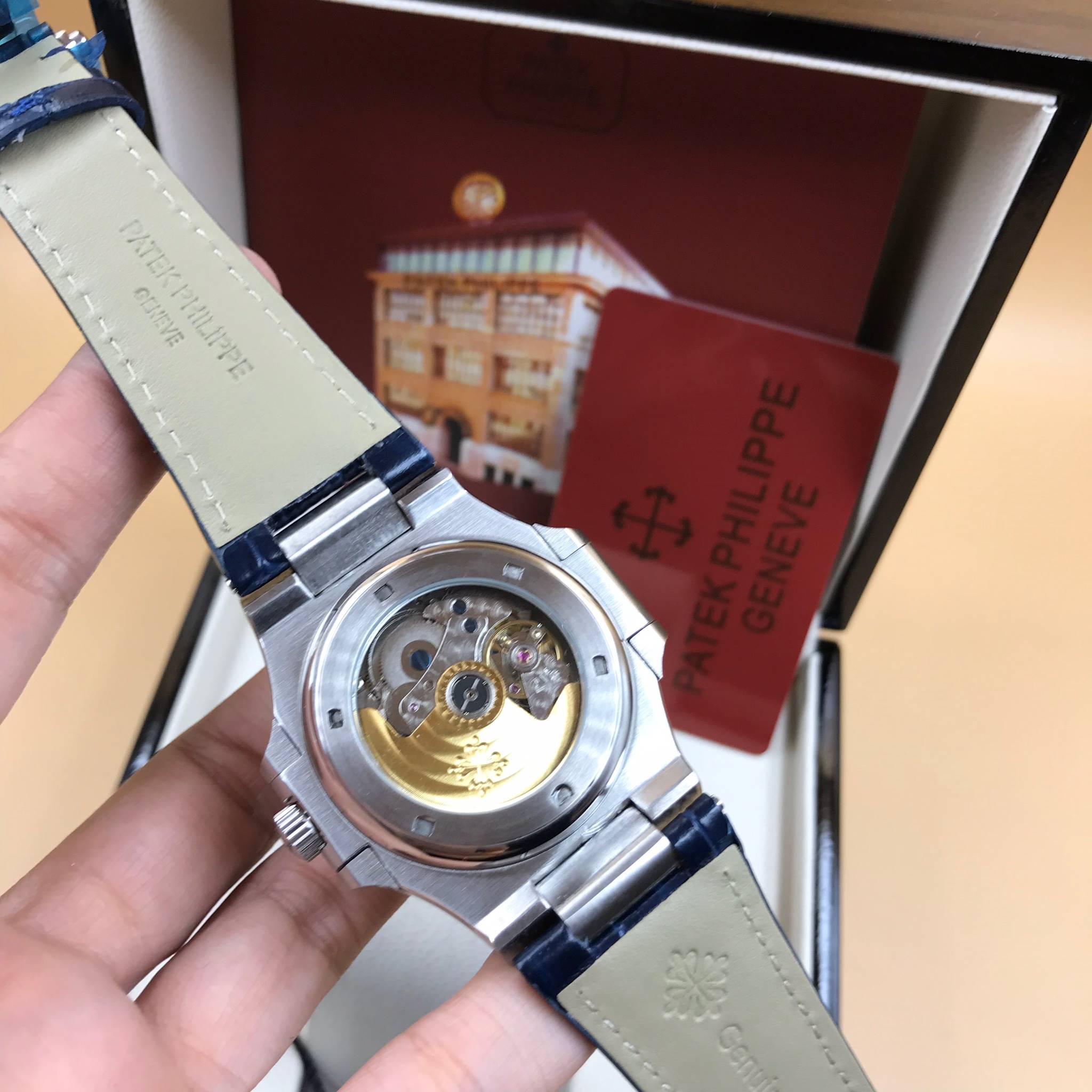 นาฬิกา Patek Philippe รุ่น Men"s Nautilus Annual Calendar งาน Mirror Swiss หน้าน้ำเงิน