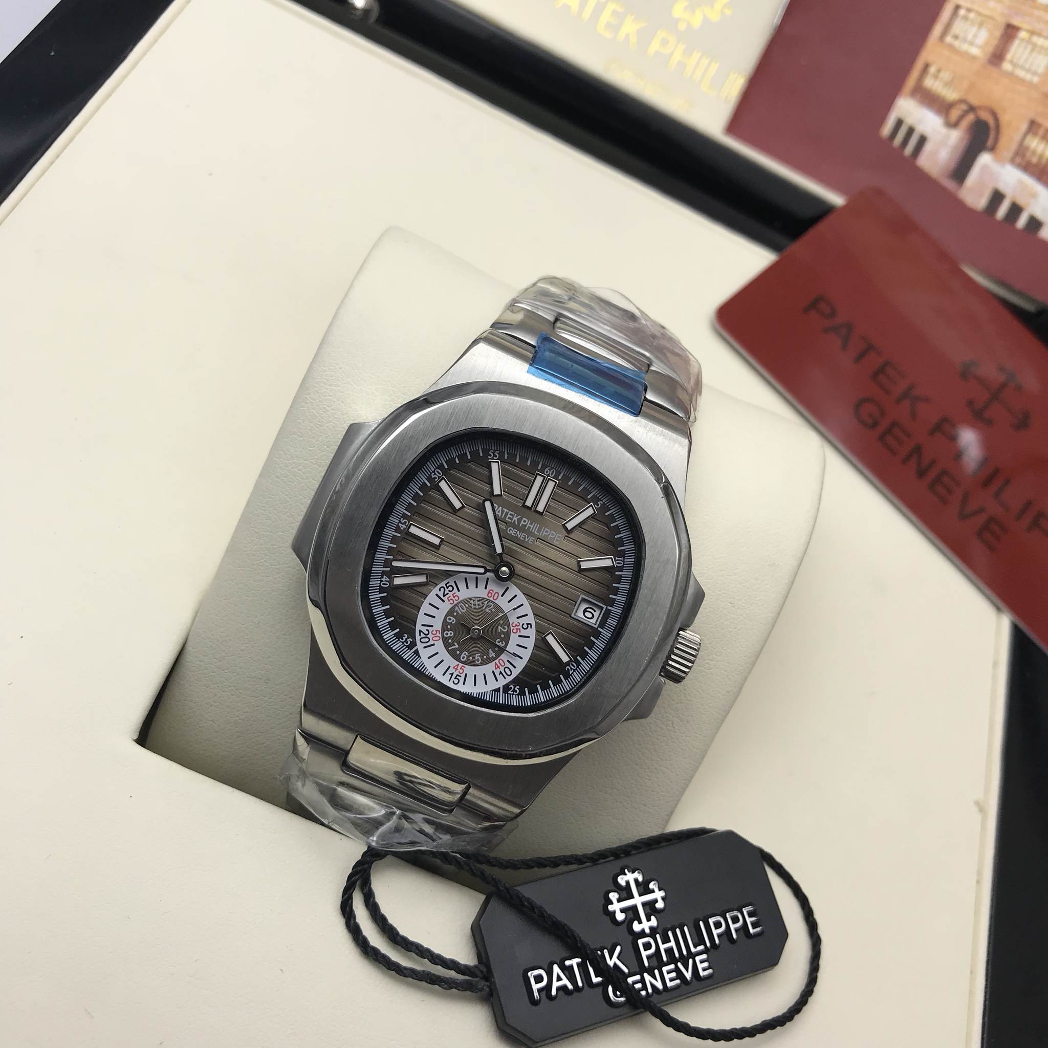 นาฬิกา Patek Philippe รุ่น Men Nautilus 5980 Stainless With Grey Dial หน้านํ้าตาล