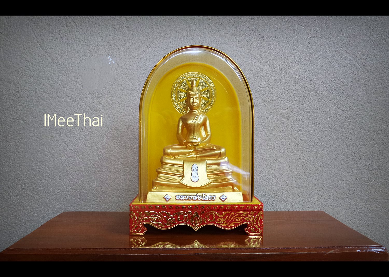 ตู้ครอบพระพุทธรูป ครอบแก้ว สีเหลือง สีแดง หลังลายธรรมจักร 4x6 นิ้ว