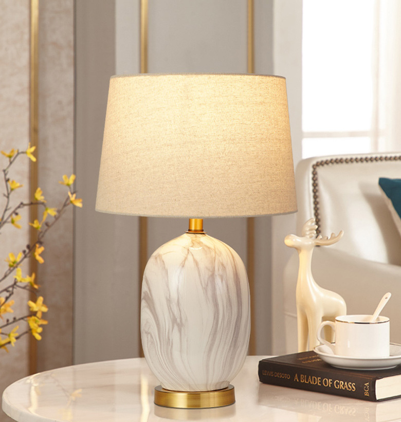 โคมไฟตั้งโต๊ะเซรามิคลายหินอ่อนโป๊ะผ้าสไตล์ยุโรป [RX125]