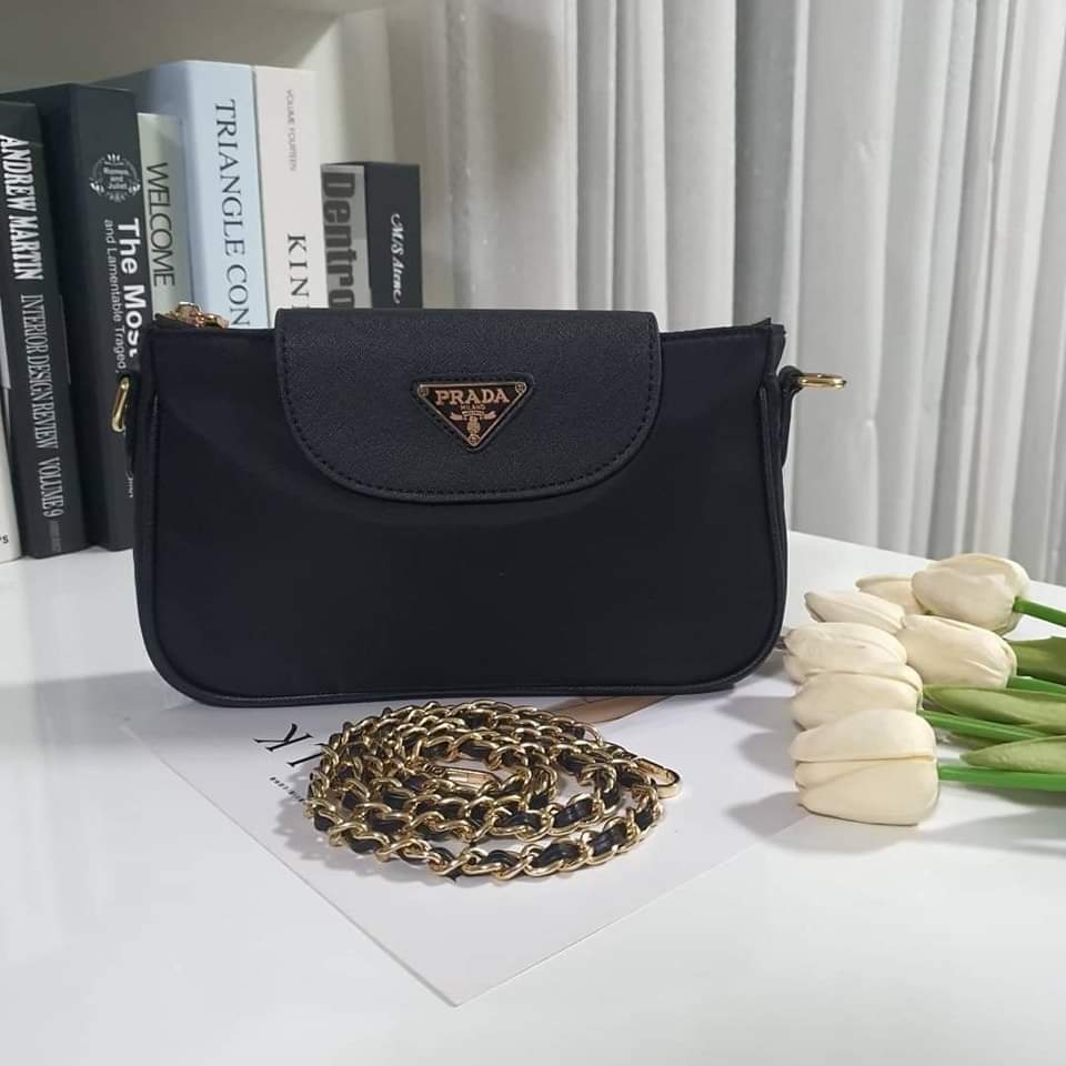 กระเป๋าอเนกประสงค์ทรงครอสบอดี้ จากแบรนด์ PRADA (แอดไลน์ก่อนสั่งซื้อ)