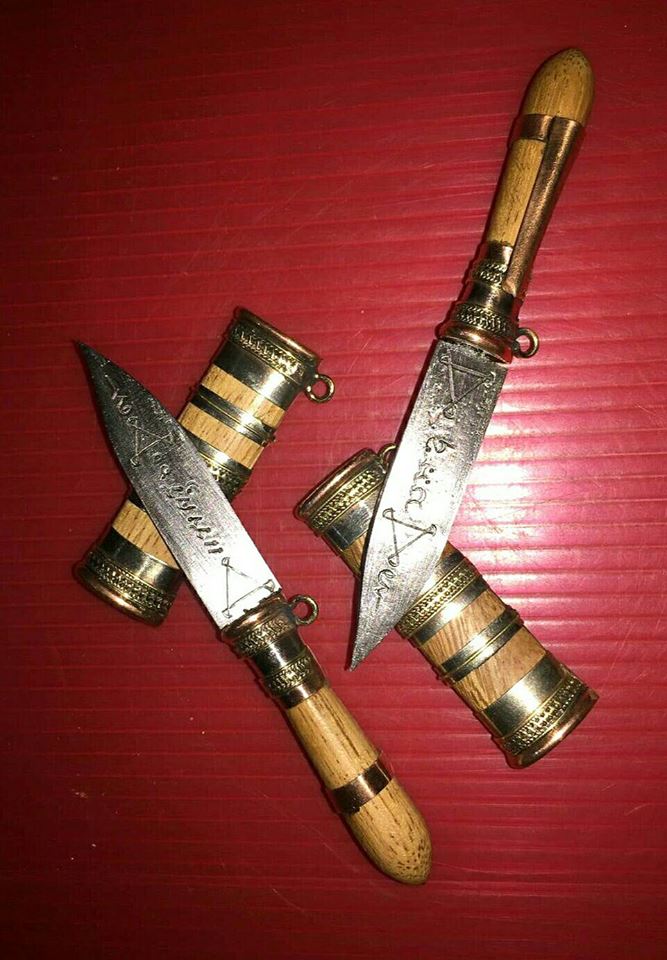 มีดหมอ หลวงพ่อกวย วัดโฆสิตาราม(วัดบ้านแค) (มีดหมอเทพศาสตรา มีดหมอแรงครู เล่มเล็ก) (บรรจุ มวลสาร และ เส้นผมเกศา หลวงพ่อกวย ) จ.ชัยนาท รุ่นแรงครู ปี2560