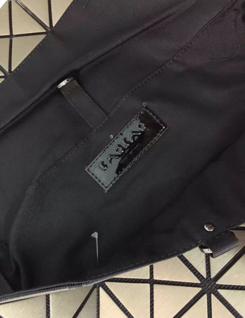 กระเป๋าสะพายข้าง issey rock sholder bag รุ่นใหม่ สีน้ำตาลแมทด้าน