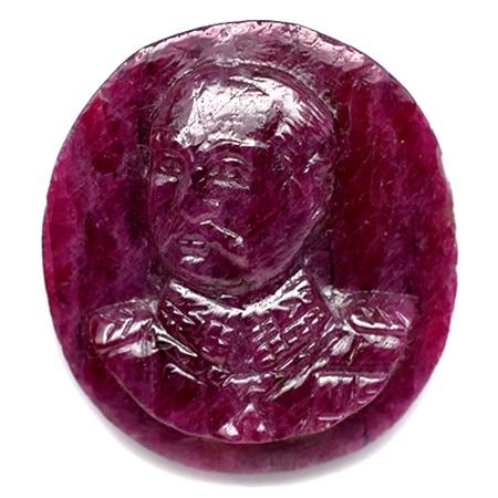 Carving Unheated Natural Ruby King Rama V ร.5 หรือ พระปิยมหาราช นำก้อนมาแกะสลักโดยก้อนไม่ผ่านการเผา น้ำหนัก 21.65 กะรัต สีแดงเข้มสวย งานแกะสลักสวย