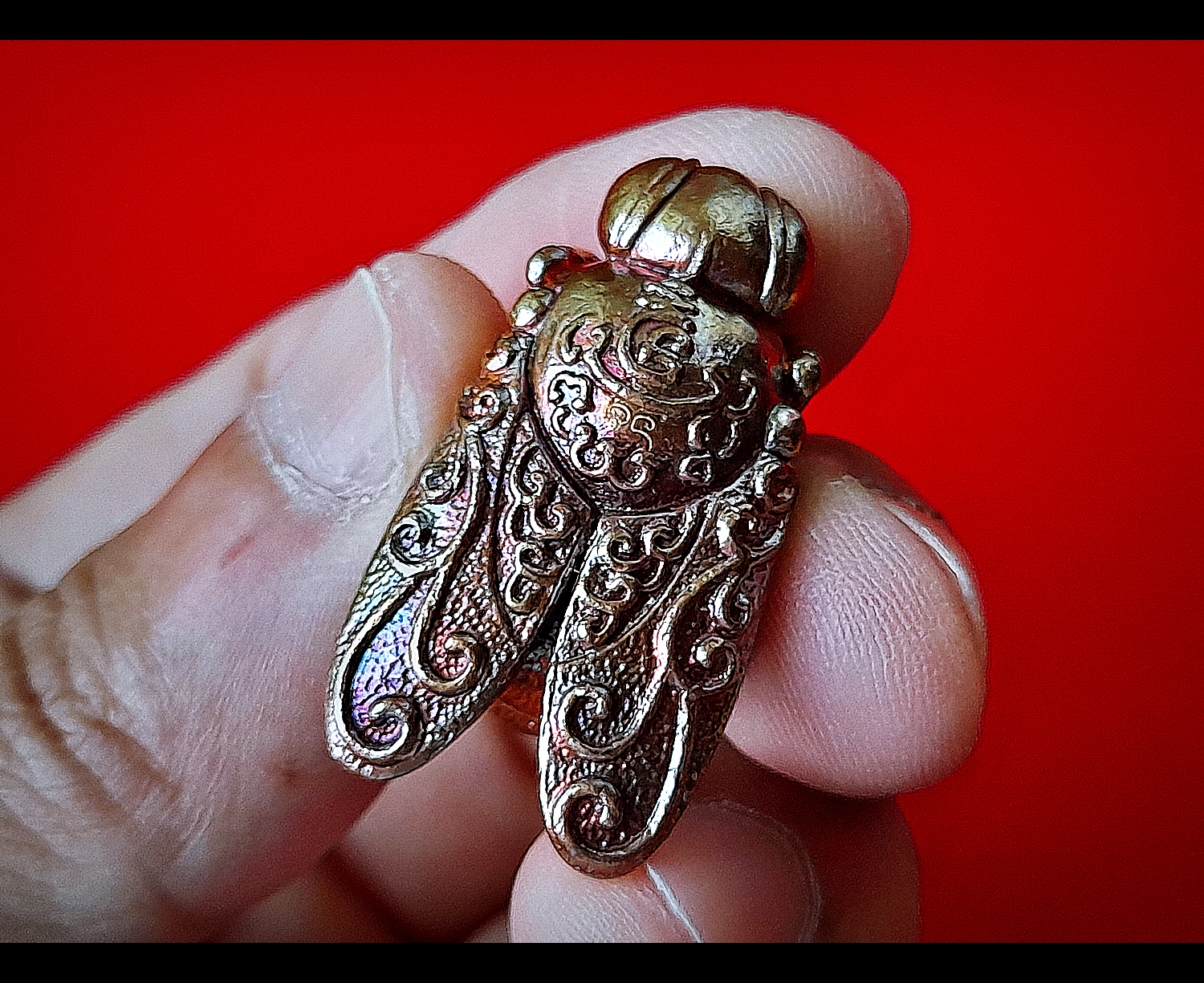 พญาแมลงภู่คำ กายสิทธิ์(สีเหลือบรุ้ง) เนื้อโลหะธาตุกายสิทธิ์ เหล็กไหลสุริยันราชา ผสมชนวนเนื้อเงินมหาสะท้อน ก้นบรรจุปรอทตามตำรา ปี2564 (ปลุกเสก16พิธี มหาโสฬสมหามงคล) #รับประกันแท้