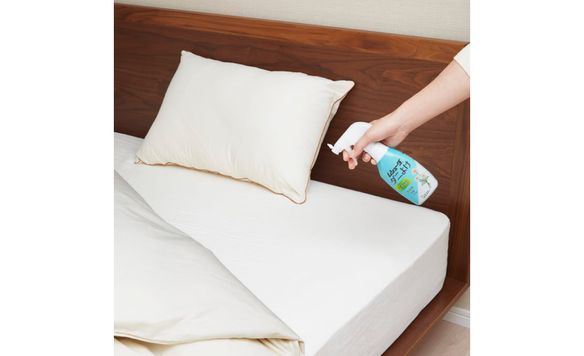 Mushuda Anti-Mite Fabric Spray 220mL มุชูดะ สเปรย์ป้องกันไรฝุ่น ป้องกันไรฝุ่นบนที่นอน หมอน ผ้าม่าน โซฟา ฆ่าเชื้อ ดับกลิ่น ใช้งานง่าย ไม่มีน้ำหอม ไม่เกิดระคายเคือง