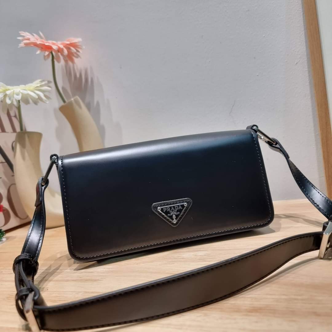 PRADA BRUSHED LEATHER FEMME BAG (แอดไลน์ก่อนสั่งซือ)