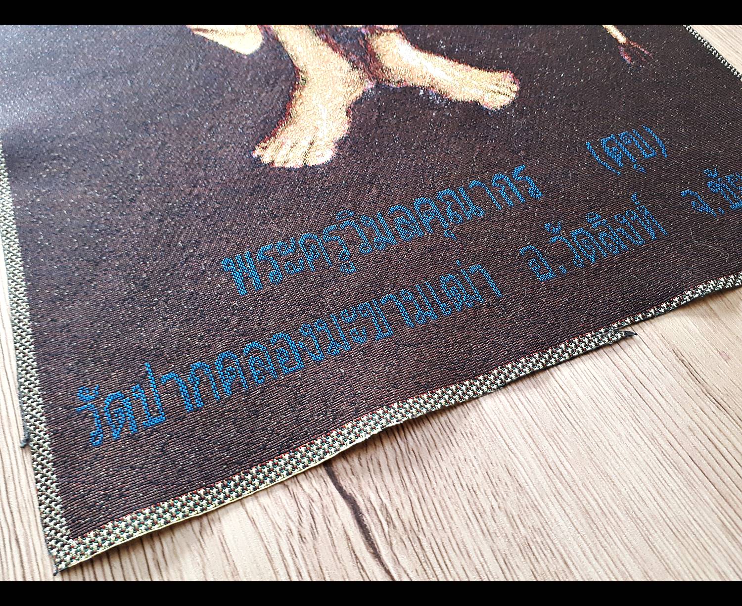 รูปภาพ หลวงปู่ศุข วัดปากคลองมะข่ามเฒ่า ยืนถือไม้เท้า ผืนใหญ่(สูง27นิ้ว กว้าง11นิ้ว) เนื้อผ้าอย่างดี ปี2561 #รับประกันแท้