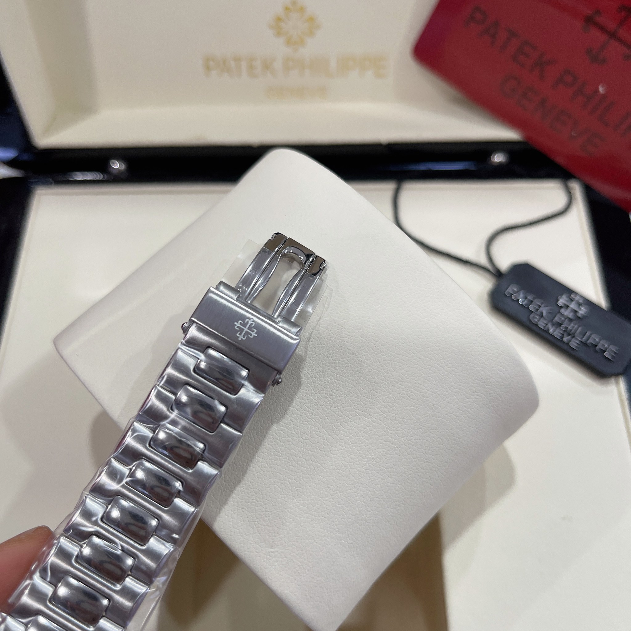 นาฬิกา Patek Philippe Men's Nautilus Ref.5712 Gray สายแสตนเลส