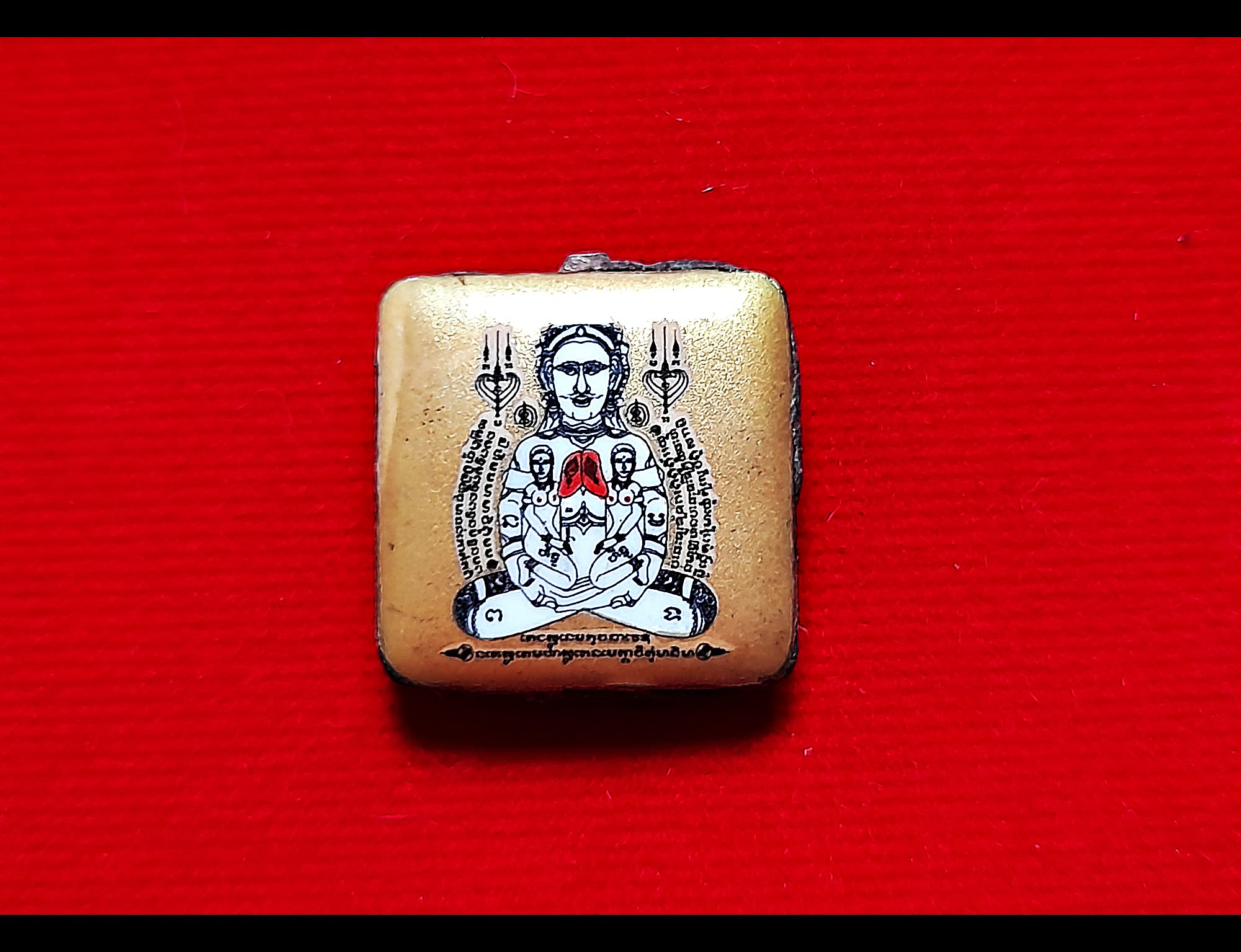 ล็อกเก็ตเล็ก ฉากทอง โครตขุนแผน ยันต์นะอกแตก นางล้อม หลังแม่กำเนิด บรรจุมวลสาร+ตะกรุด2ดอก (อานุภาพโชคลาภ ค้าขาย เมตตา เส่นห์) ปี2564 #รับประกันแท้