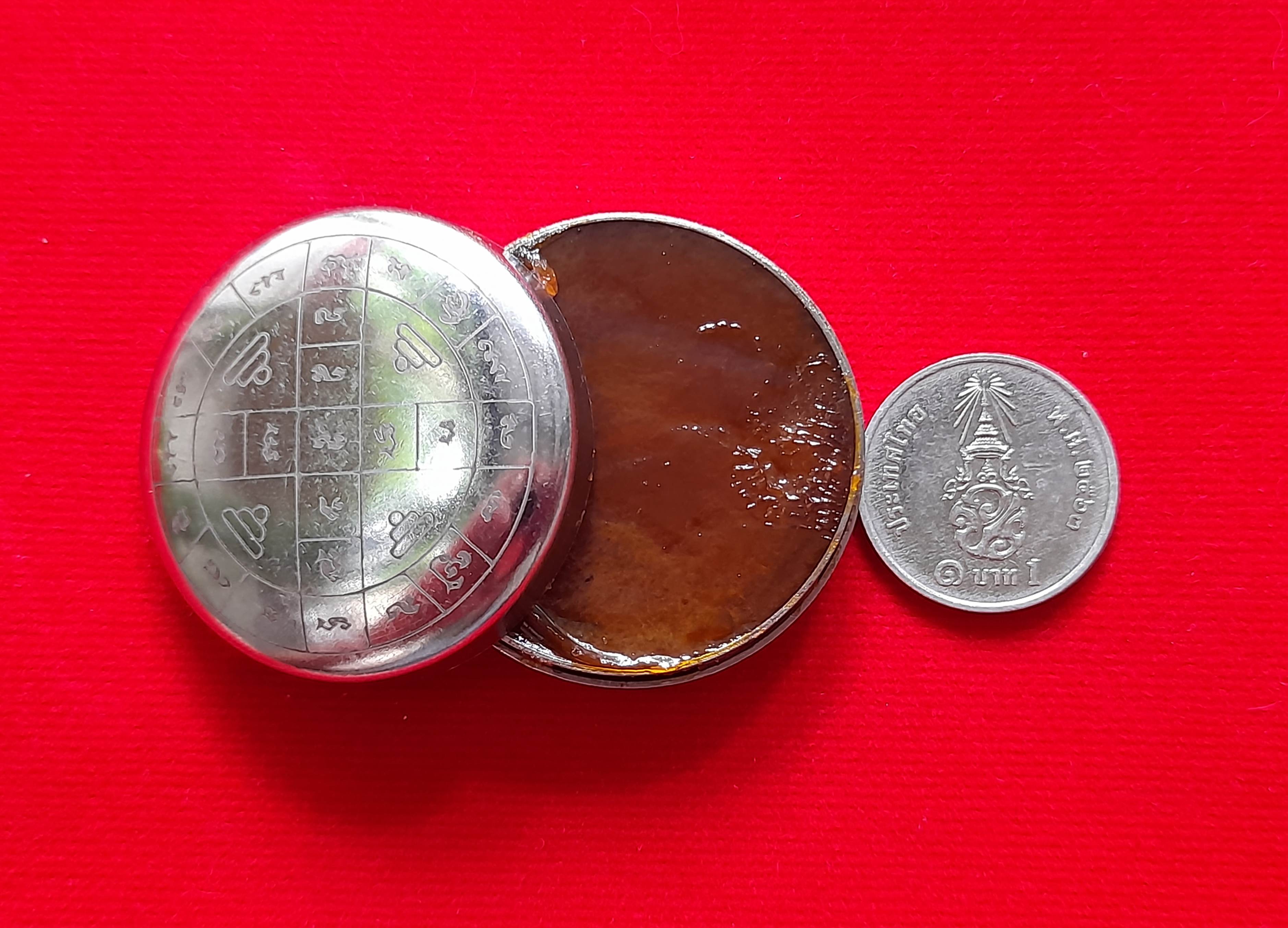 สีผึ้ง สุกิตติมา(ในตลับมียันต์นางแย้ม) (ค้าขาย เรียกลูกค้า โชคลาภ เมตตา) #รับประกันแท้ - หลวงพ่อพิมพ์ (ศิษย์ หลวงพ่อหน่าย วัดบ้านแจ้ง)