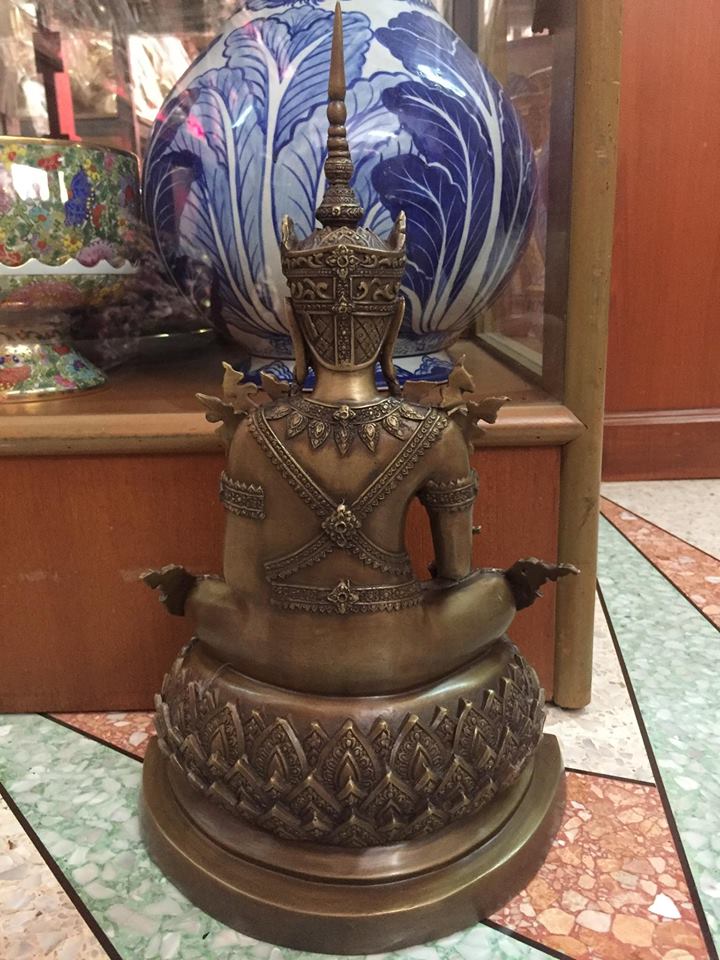 รูปหล่อ พระพุทธรูป พระจักรพรรดิ์ ทรงเครื่องพระจักรพรรดิ์ (ทองเหลืองรมดำ หน้าตัก 8-9นิิ้ว)