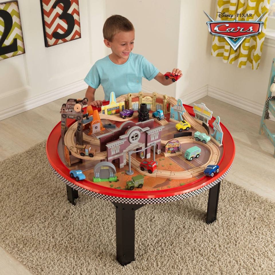 โต๊ะกิจกรรมพร้อมเมืองจำลอง KidKraft Disney Cars Cadillac Range Racetrack & Table