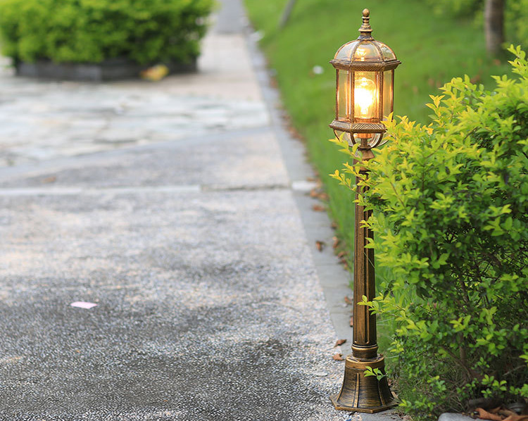 โคมไฟสนามหญ้า สูง 118CM สี bronze ปัดลาย โป๊ะโคมกระจกใส [ODY-01]
