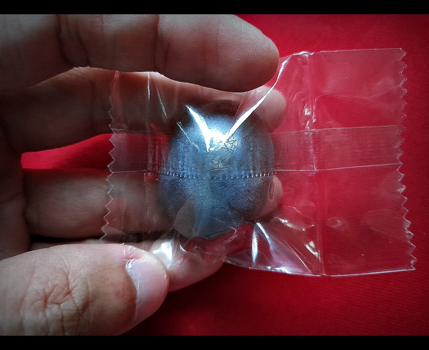 เบี้ยแก้ สารพัดกัน รุ่น2 (หลวงพ่อเล็ก จารยันต์มือ) (เข้ากรรมฐาน3วัน พระพุทธเจ้า 28 พระองค์ เมตตาสงเคราะห์, บรรจุปรอทสำเร็จ, จารมือ, คัดเบี้ย32ซี่) ปี2563 - หลวงพ่อเล็ก วัดท่าขนุน