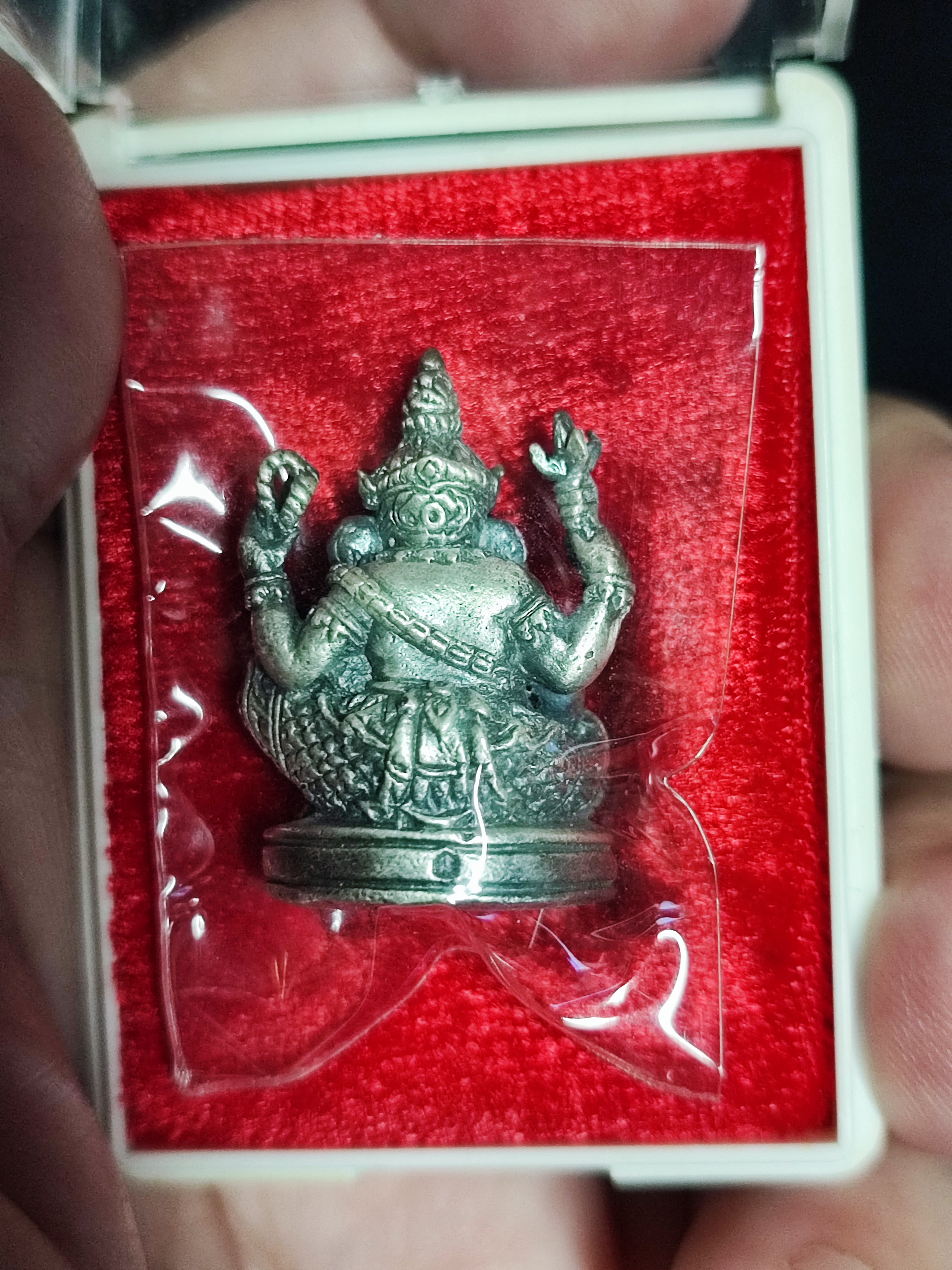 หลวงปู่หงษ์ รุ่นมั่งมีศรีสุข