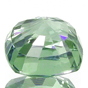 พลอยเขียว Green Sapphire มรกตรูปคูชชั่น 2.00 กะรัต ขนาด 6.5x6.6x4.3 มิล สีเขียวสวย เข้มปานกลาง เนื้อสะอาดไม่มีตำหนิ มองตาเปล่าสะอาดทั้งเม็ดรูปร่างสวย