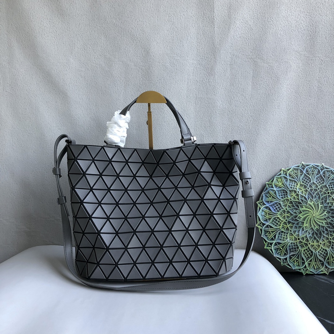 กระเป๋า issey crystal 35cm มีหลายสี