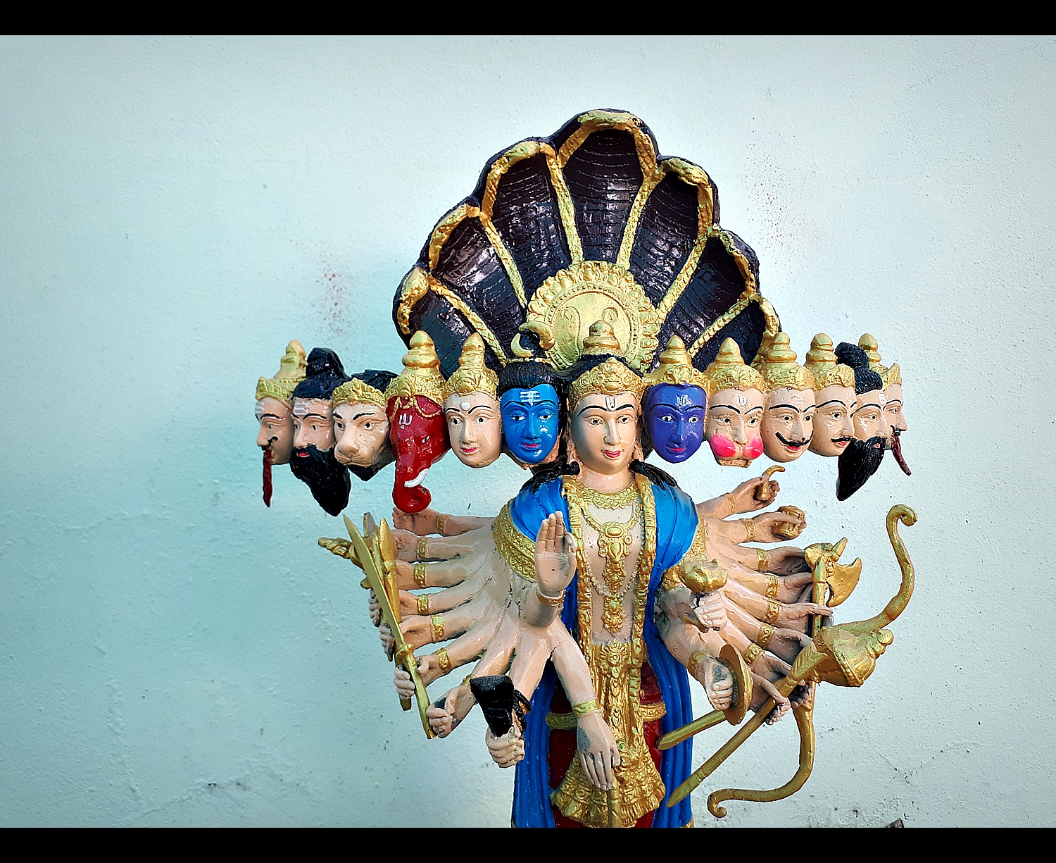 รูปหล่อ เทวรูป พระนารายณ์เปิดโลก (13หน้า 20กร) เนื้อโลหะลงสี (ขายปลีก ขายส่ง) (สั่งทำสั่งหล่อจำนวนหลายองค์)