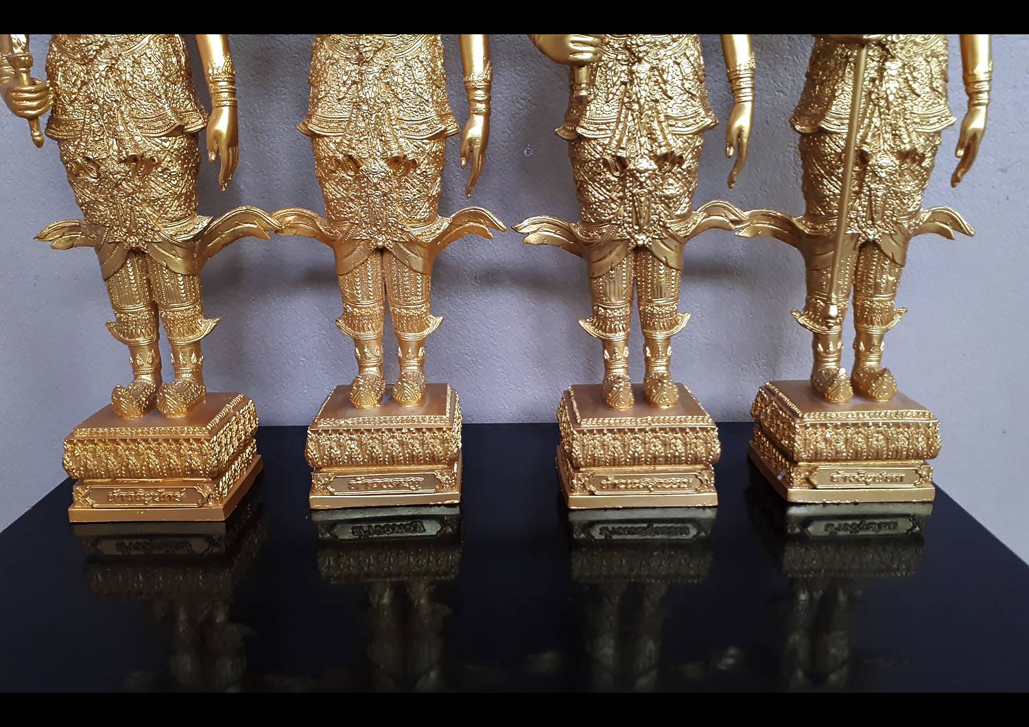 รูปหล่อ ท้าวมหาราชทั้งสี่ (ท้าวจตุโลกบาลทั้งสี่ : เวสสุวรรณ ธตรฐ วิรูปักษ์ วิรุฬหก) ท้าวมหาราชทั้ง4องค์ (เข้าพิธีปลุกเสก เรียบร้อย ที่วัดท่าซุง ปี2556) องค์ใหญ่ขนาดบูชา สูง50ซม