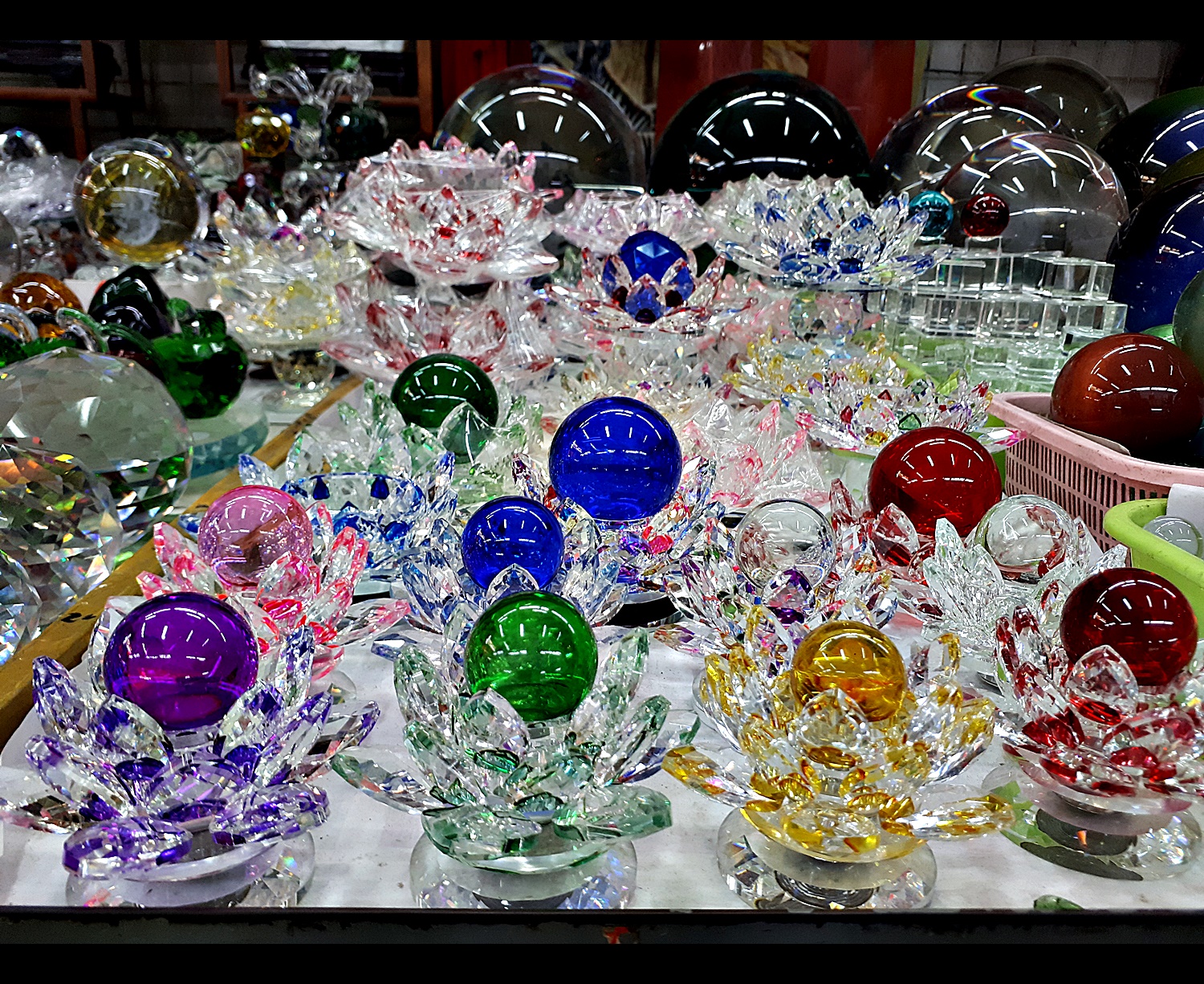 ฐานวางลูกแล้ว ขาตั้งที่วางลูกแก้ว ฐานคริสตัลกลีบดอกบัว2ชั้น คละสีต่างๆ หลากสี หลายขนาด (ขายปลีก ขายส่ง)