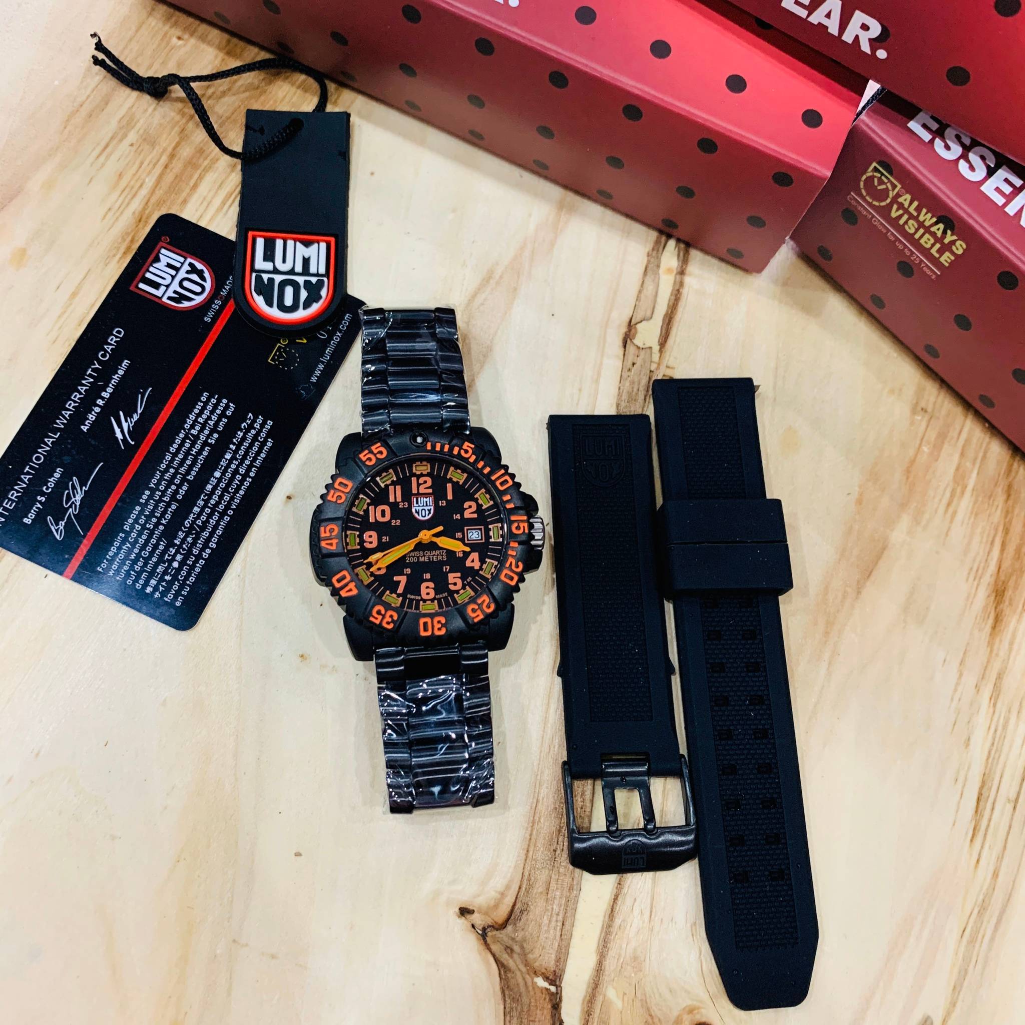 นาฬิกาผู้ชาย Luminox Quartz Man's Watch Mirror Swiss ตัวเลขส้ม