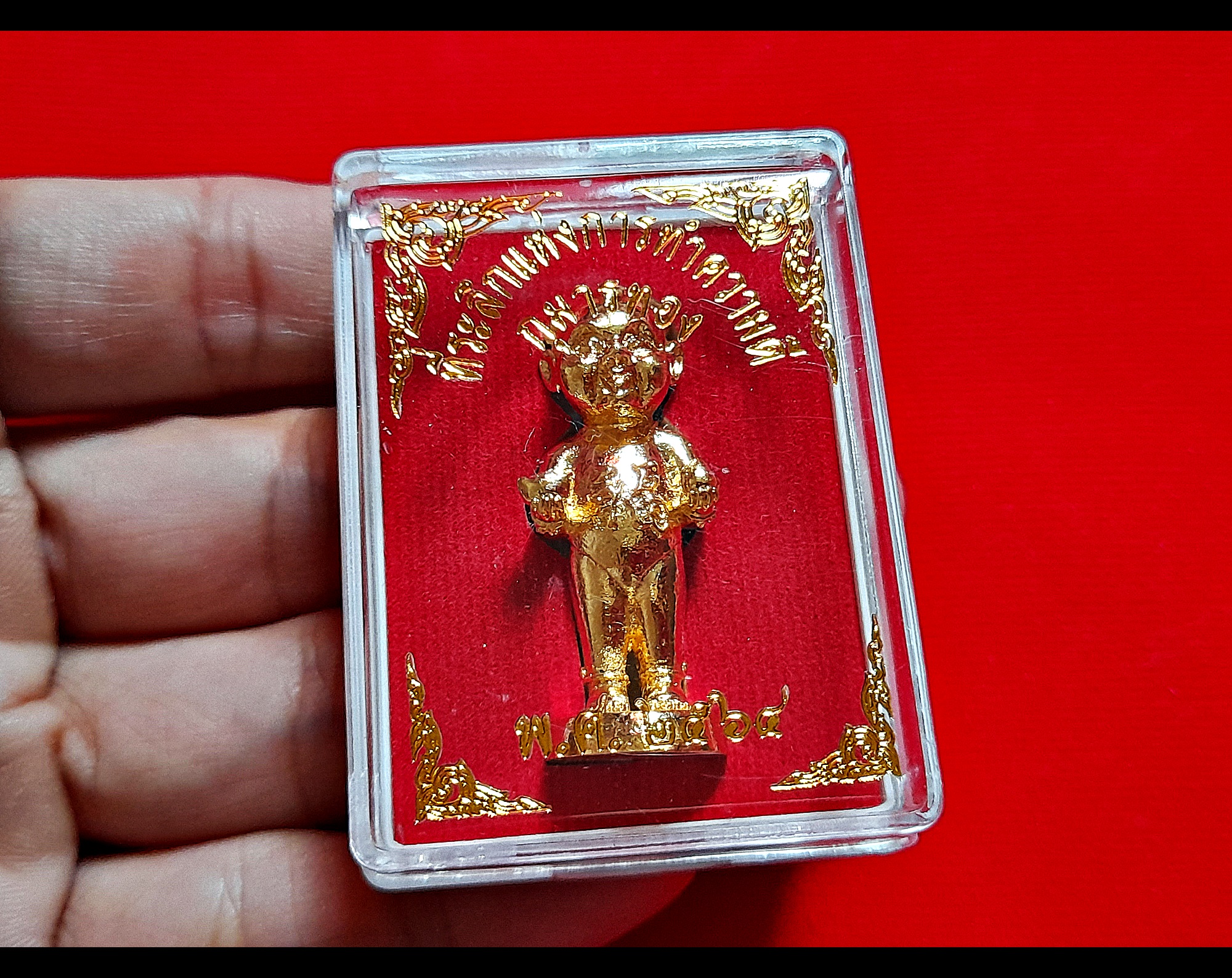 กุมารแห่งความสำเร็จ - กุมารจีน (ใส่ชุดเอี๊ยมจีน ซ้ายถือทอง ขวาถือลูกท้อ ใส่กำไล) เนื้อทองเหลือง(#ชนวน) ชุบทอง ฐานบรรจุมวลสาร ปี2564 #รับประกันแท้