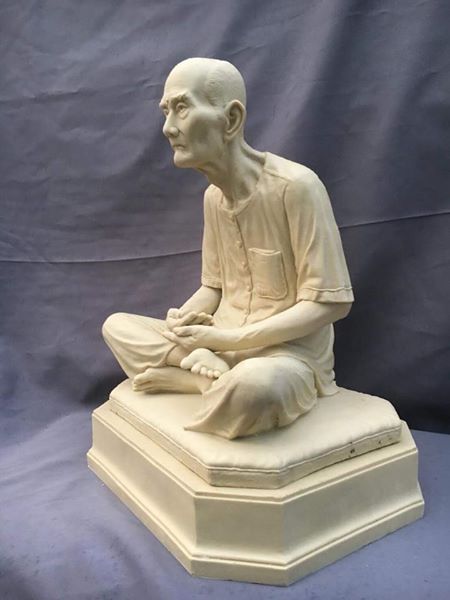 รูปหล่อ เซียนแปะโรงสี วัดศาลเจ้า รุ่นเจ้าสัวฟ้าประทาน ปี2560 เนื้อเรซิ่น สีงาช้าง (ขนาดองค์บูชาหน้าตัก 12นิ้ว องค์ขนาดใหญ่)