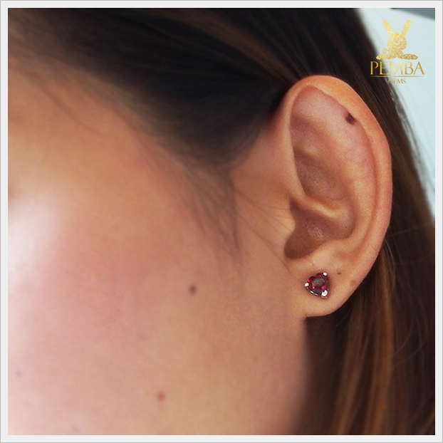 ต่างหูโกเมน เงินแท้ ชุบทองคำขาว รูปหัวใจ