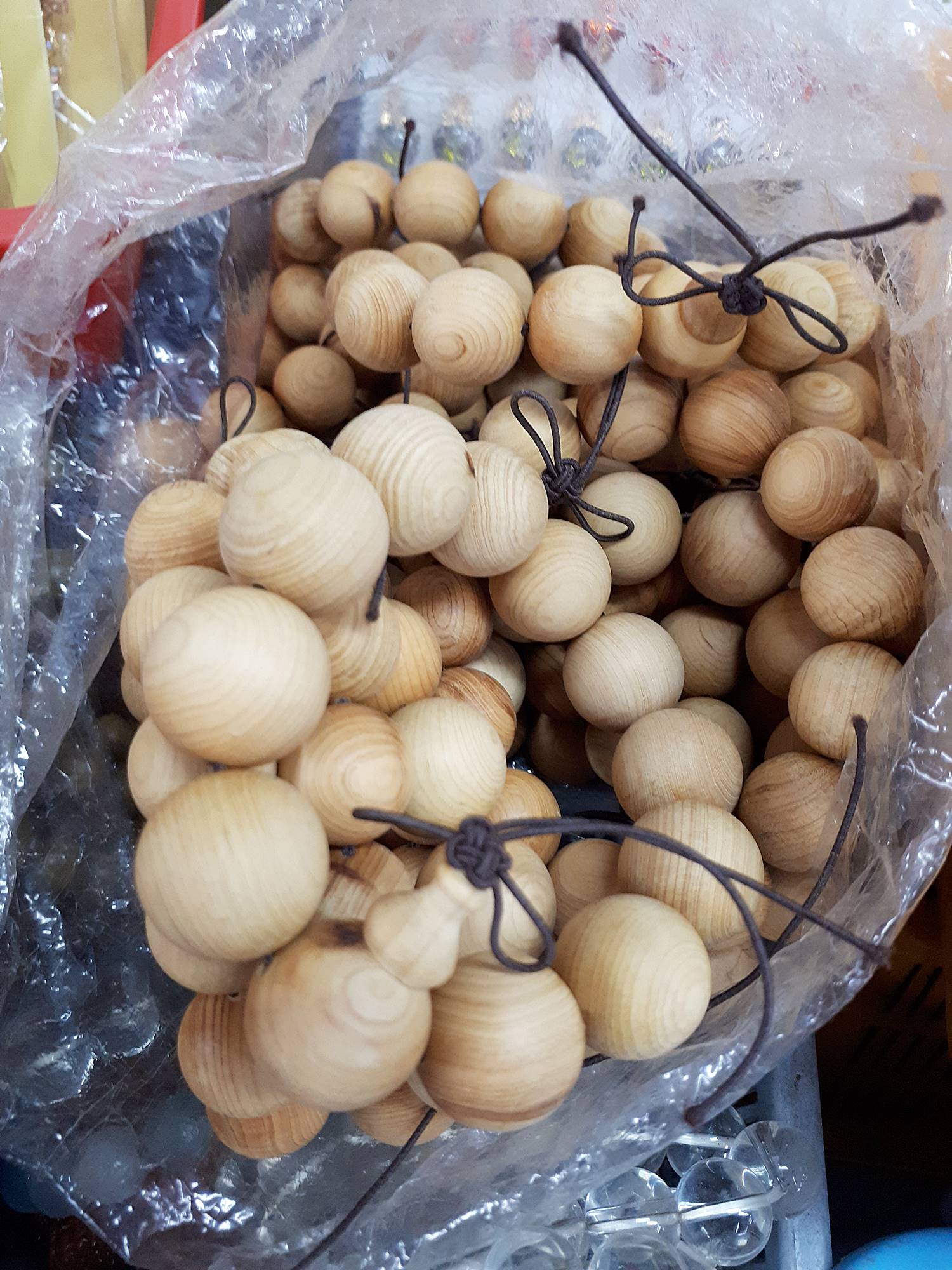 ้ประคำ ข้อมือ เนื้อไม้หอม (เม็ดใหญ่ 12เม็ด) (ขายปลีก ขายส่ง)