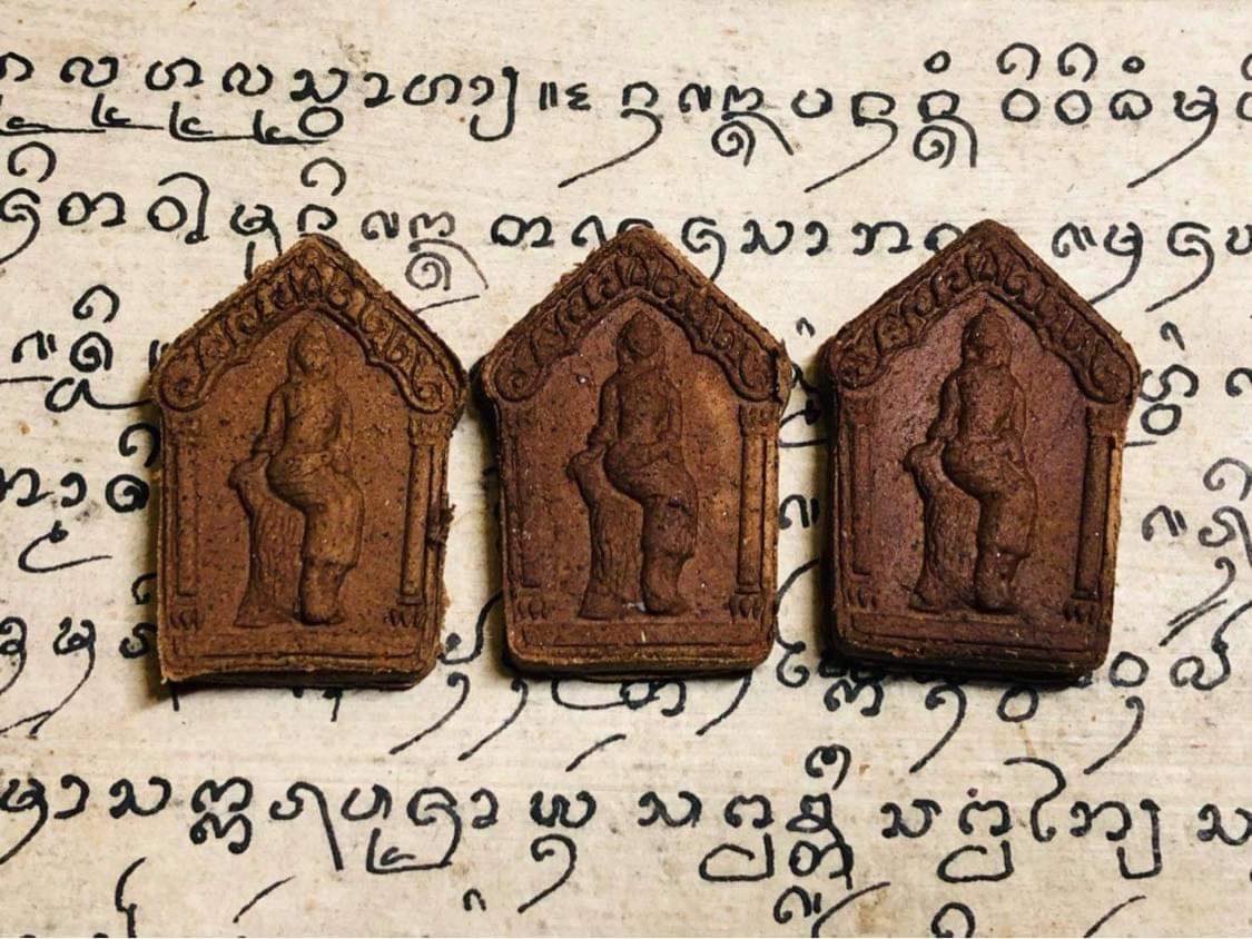 แม่นางตะเคียน(แม่นางมั่น) เนื้อผงมวลสารผสมเนื้อไม้ตะเคียนแท้ ฝั่งตะกรุด2ดอก #ปลุกเสกแล้ว #รับประกันแท้