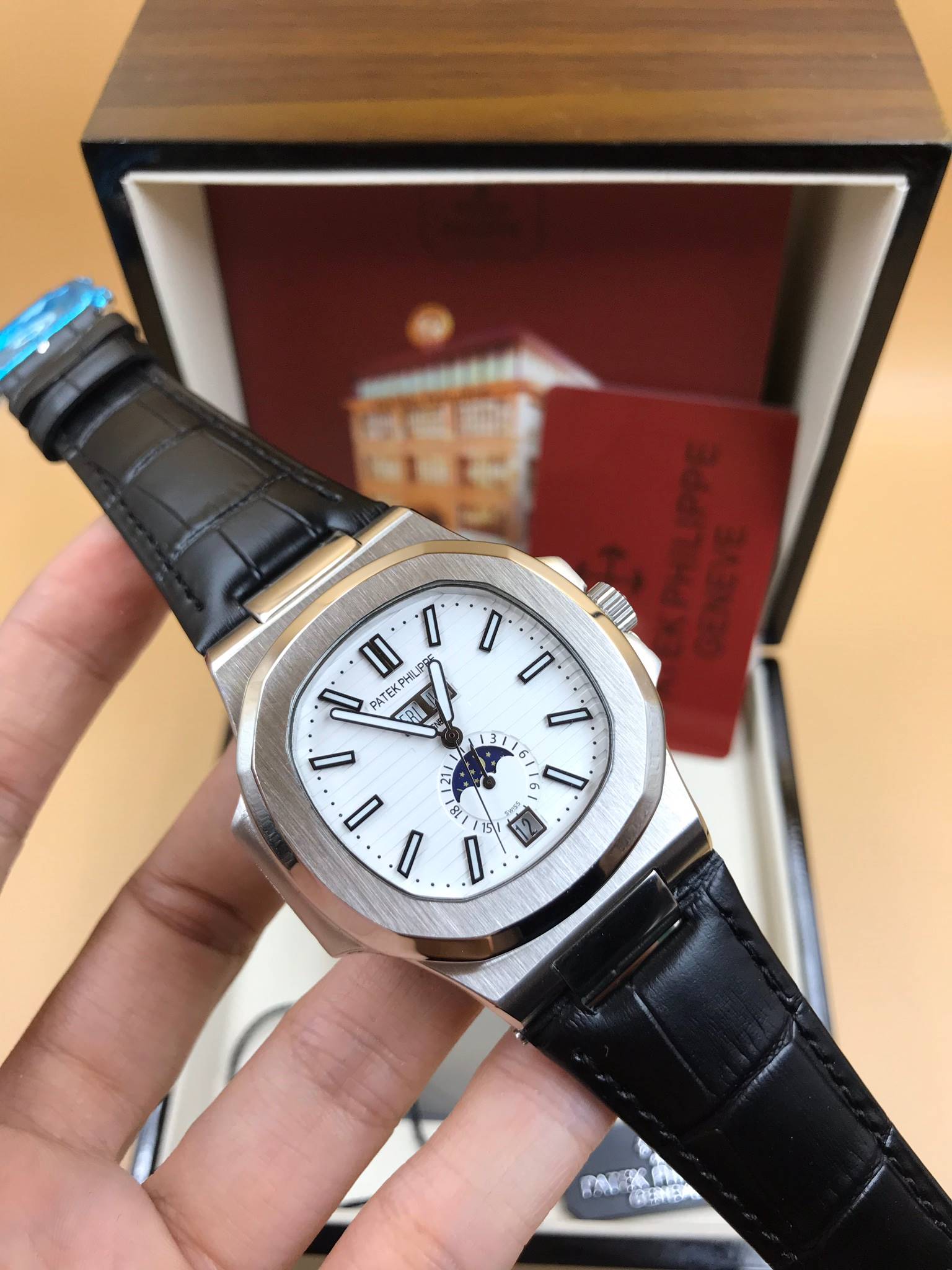 นาฬิกา Patek Philippe รุ่น Men"s Nautilus Annual Calendar งาน Mirror Swiss