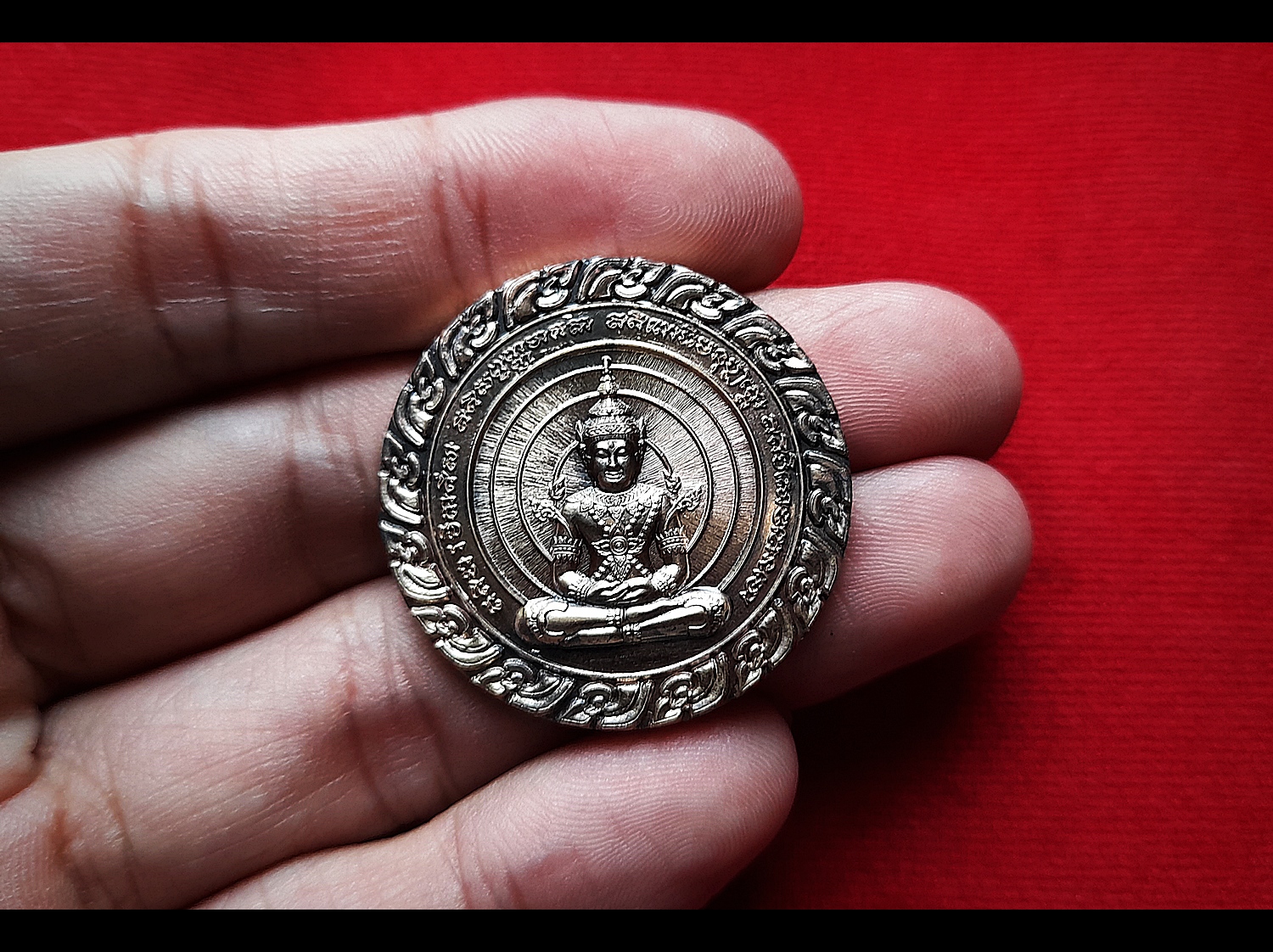 เหรียญพระมหาจักรพรรดิ์ (หลังสมบัติพระมหาจักรพรรดิ์ทั้ง7) (สมบัติจักรพรรดิรัตนะ7) ปี2563 เนื้อมหาชนวน - หลวงพ่อเล็ก วัดท่าขนุน / หลวงตาม้า วัดถ้ำเมืองนะ / วิชาธรรมกายสายหลวงปู่สด วัดปากน้ำ