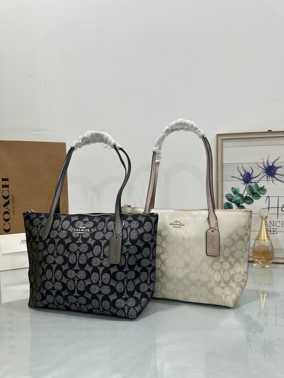 COACH CW396 FIONA ZIP TOTE BAG (แอดไลน์ก่อนสั่งซื้อ)