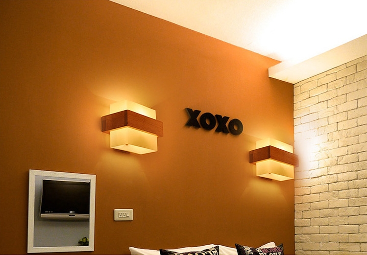 โคมไฟติดผนังไม้โมเดิร์น โป๊ะสี่เหลี่ยม 21.5x16cm [JP4]