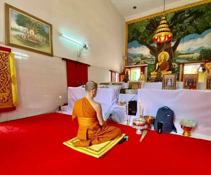 พระกริ่งสะท้านไตรภพ เนื้อเงินแท้(ใช้ชนวนเนื้อเงินล้วนๆที่หล่อพระพุทธปางลีลาประทานพรองค์จริง) เสาร์๕ ปี2563 (รุ่นแรก ที่บรรจุเกศา หลวงพ่อเล็ก และ พระบรมสารีริกธาตุของแท้) #รับประกันแท้ - หลวงพ่อเล็ก วัดท่าขนุน