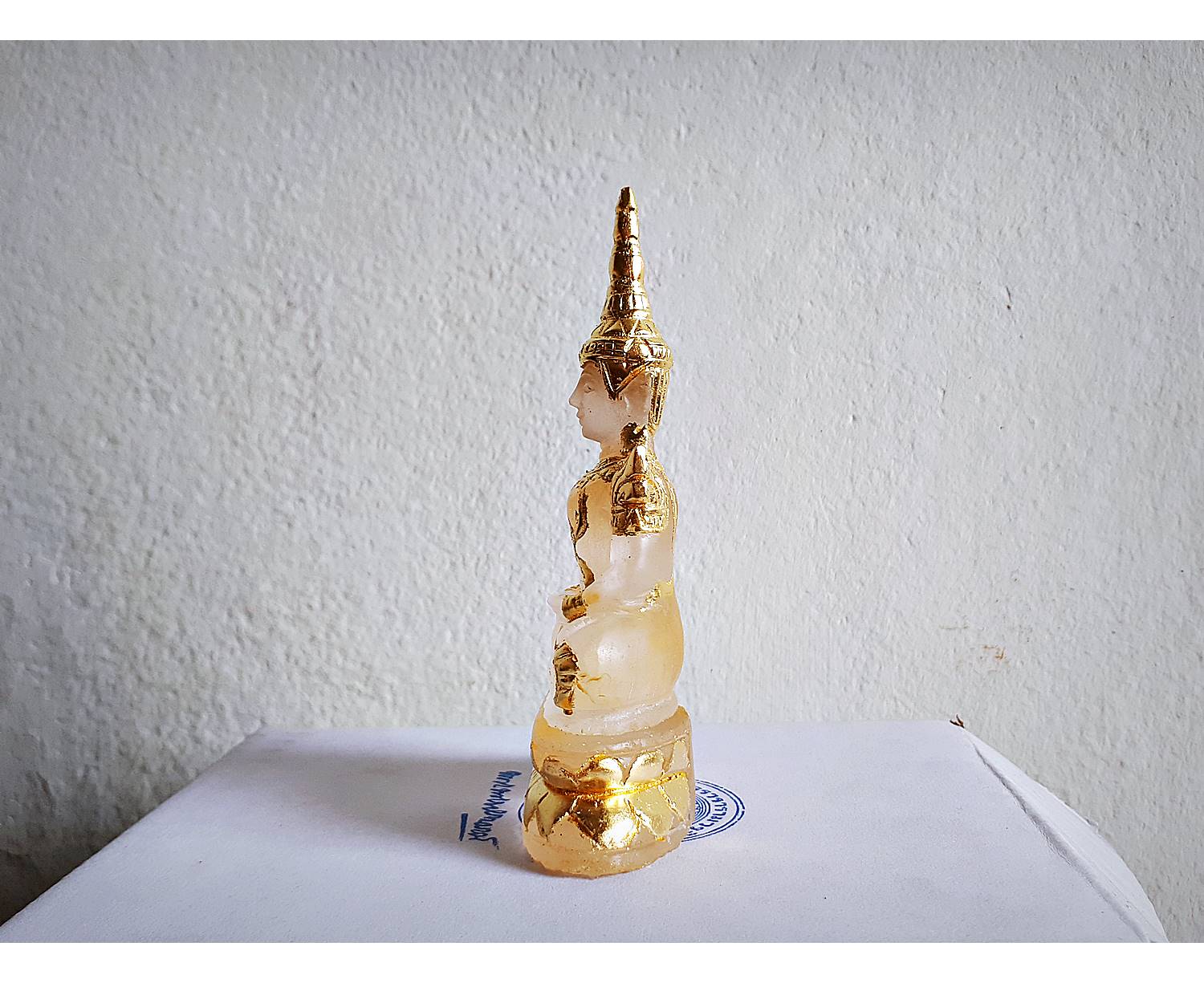 พระแก้วใส ทรงเครื่องพระจักรพรรดิ์ แกะสลักจากแก้วโป่งข่ามแท้ ปิดทอง (Pre-Order งานแกะสลักและปิดทอง งานฝีมือ) (ขายปลีก ขายส่ง) (สูง4.5นิ้ว หน้าตัก2นิ้ว)