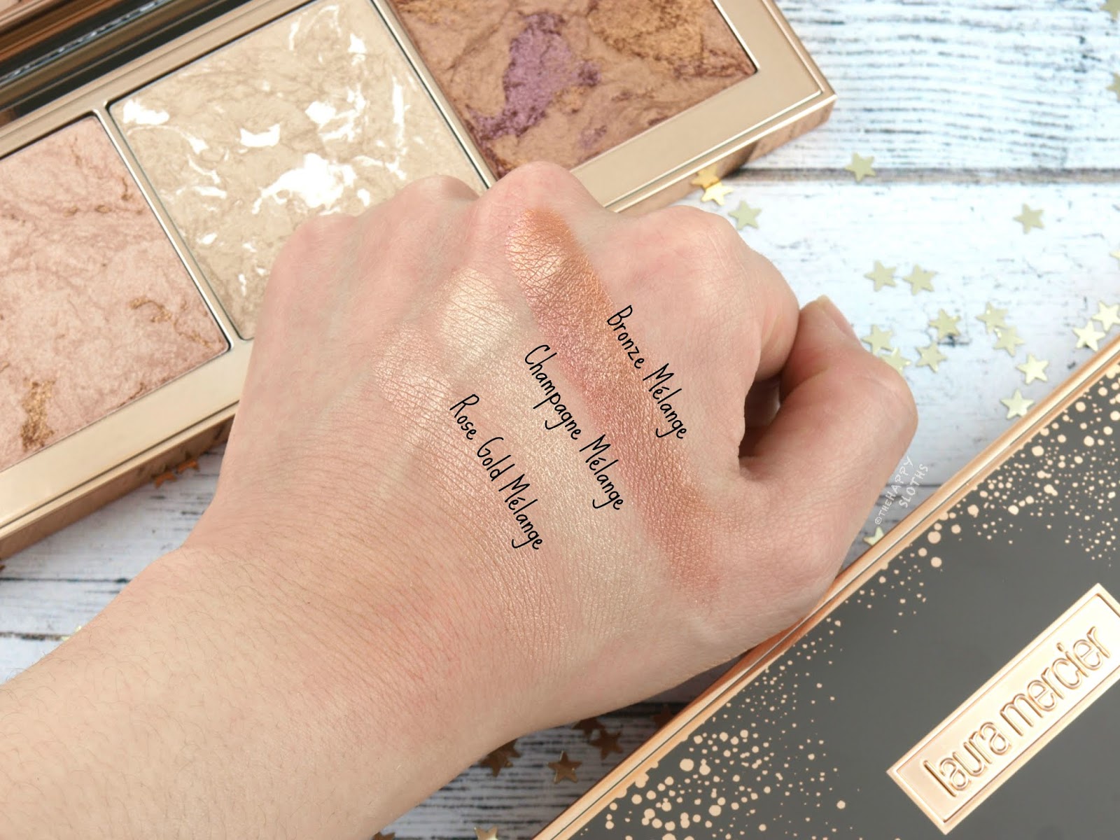 (ลดมากกว่า 42%) Laura Mercier Stardust Radiant Glow Palette พาเลทเพื่อผิวโกลว์สวย ประกอบด้วยไฮไลต์ 3 เฉดสี ที่ช่วยเพิ่มมิติเปล่งประกายแวววาวให้กับผิว เนื้อสัมผัสเนียนเกลี่ยง่าย ให้ผลลัพธ์อย่างเป็นธรรมชาติ