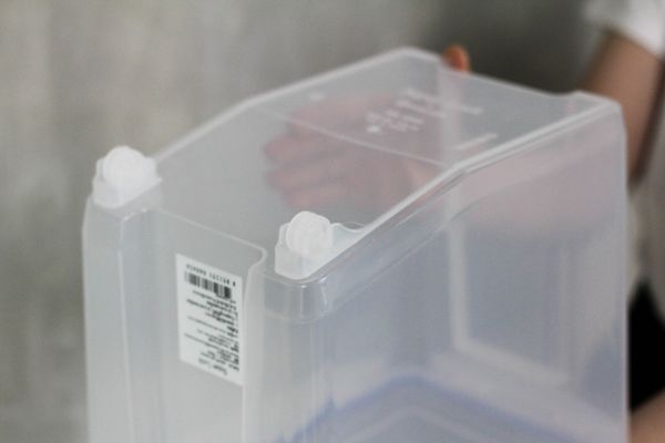 P08000 กล่องข้าวสาร Super Lock ความจุ 5 กิโล (28*20.5*22.3 cm) No.6042 (ราคาขายส่งต่อ 1 โหล: 12 ใบ:เฉลี่ย 100 บต่อใบ)