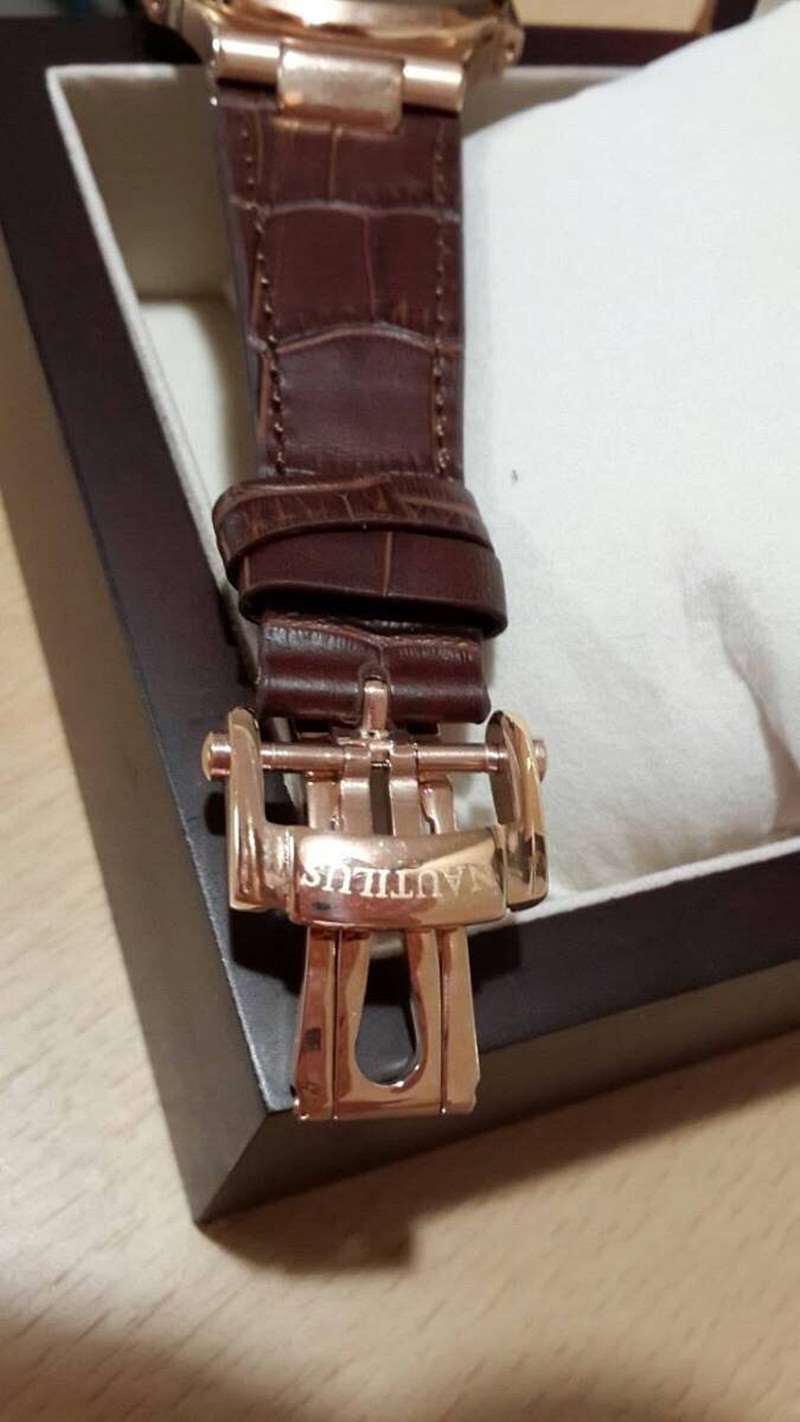 นาฬิกา Patek Philippe รุ่น Nautilus สี Pink Gold สายหนังสีน้ำตาล หน้าปัดสีน้ำตาล