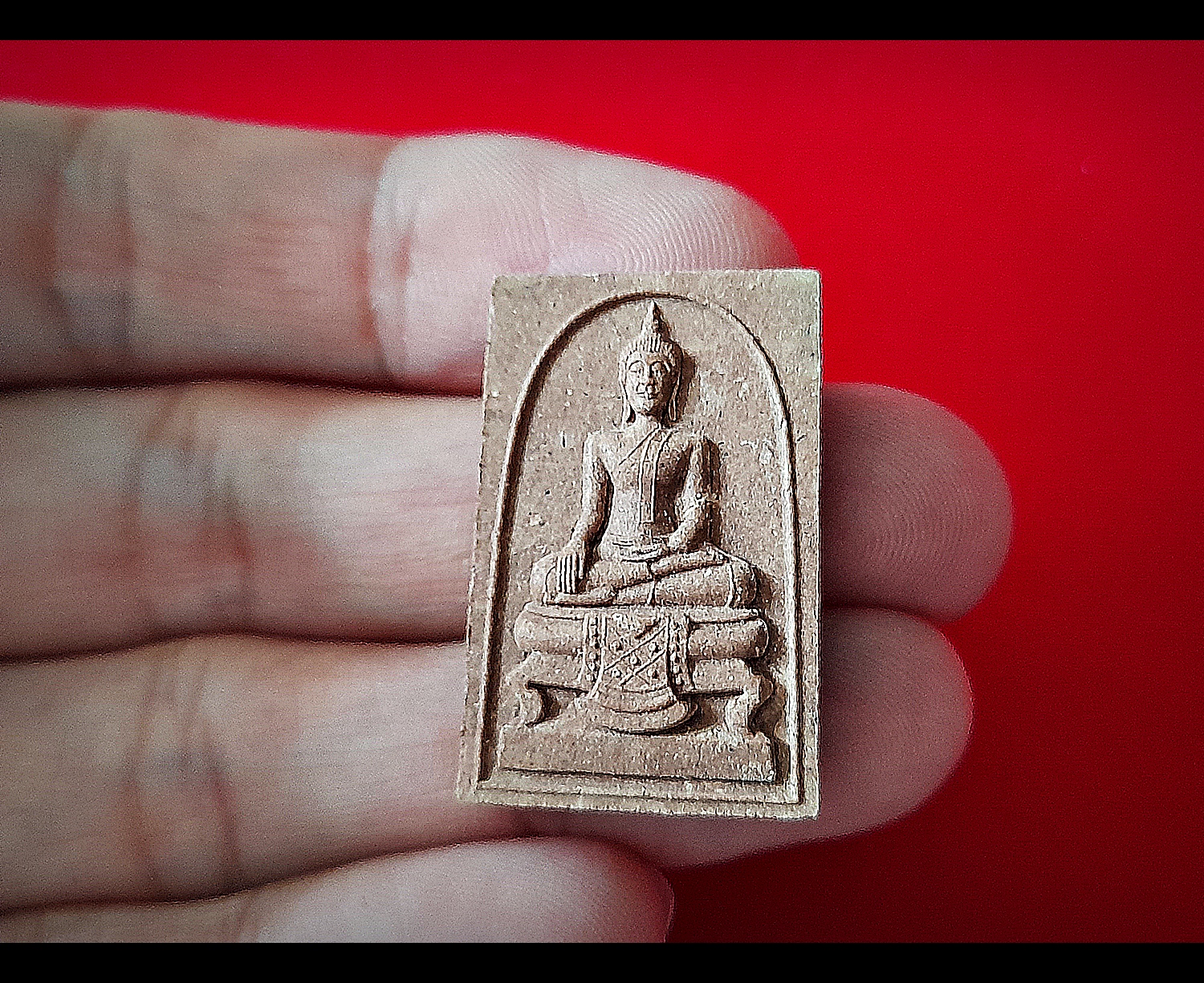 พระสมเด็จหลวงพ่อโตในวิหาร เนื้อผงชนวนมวลสารเก่าหลวงพ่อกวย รุ่นแรงครู ปี2560 หลวงพ่อกวย วัดโฆสิตาราม(วัดบ้านแค) จ.ชัยนาท ปี2563 - (ขนาด 5x7นิ้ว จีวรส้ม ด้านหน้ายันต์ครู ยันต์นะปัดตลอด ด้านหลังยันต์มงกุฎพระพุทธเจ้าหนุนดวง) ปี2563 #ปลุกเสกที่วัดโฆสิตาราม #รั