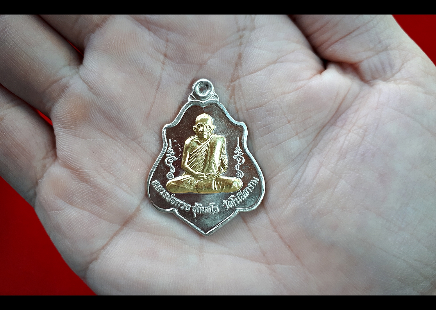 เหรียญโล่ หลวงพ่อกวย หลัง หนุมานตัวครู รุ่นแรงครู ปี2560 เนื้ออัลปาก้า หน้ากากทองฝาบาตร - (เหรียญพิเศษ อยู่ในชุดกรรมการ)