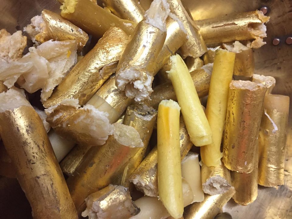 ลูกอมพิชัยมงคล (ปั้นจากเทียนชัยบวงสรวงเเละเทียนทำน้ำมนต์ทุกพิธีสำคัญ) ลูกใหญ่ ติดเเผ่นเงินจาร (เทียนชัย ชัยชนะ รุ่งเรือง สว่าง ปัญญา) #รับประกันแท้